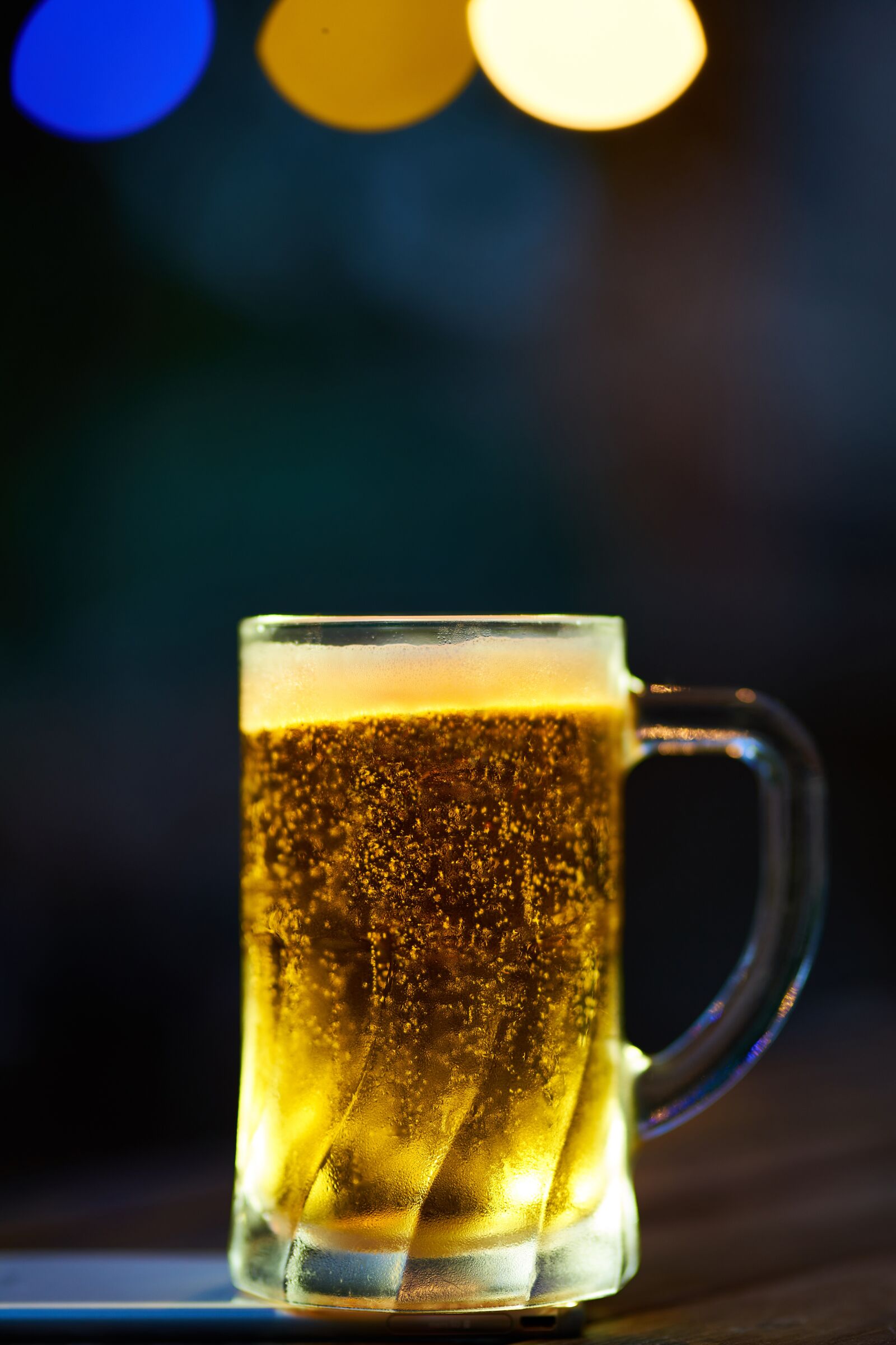 Sigma 85mm F1.4 DG HSM Art sample photo. Beer, night, foam photography