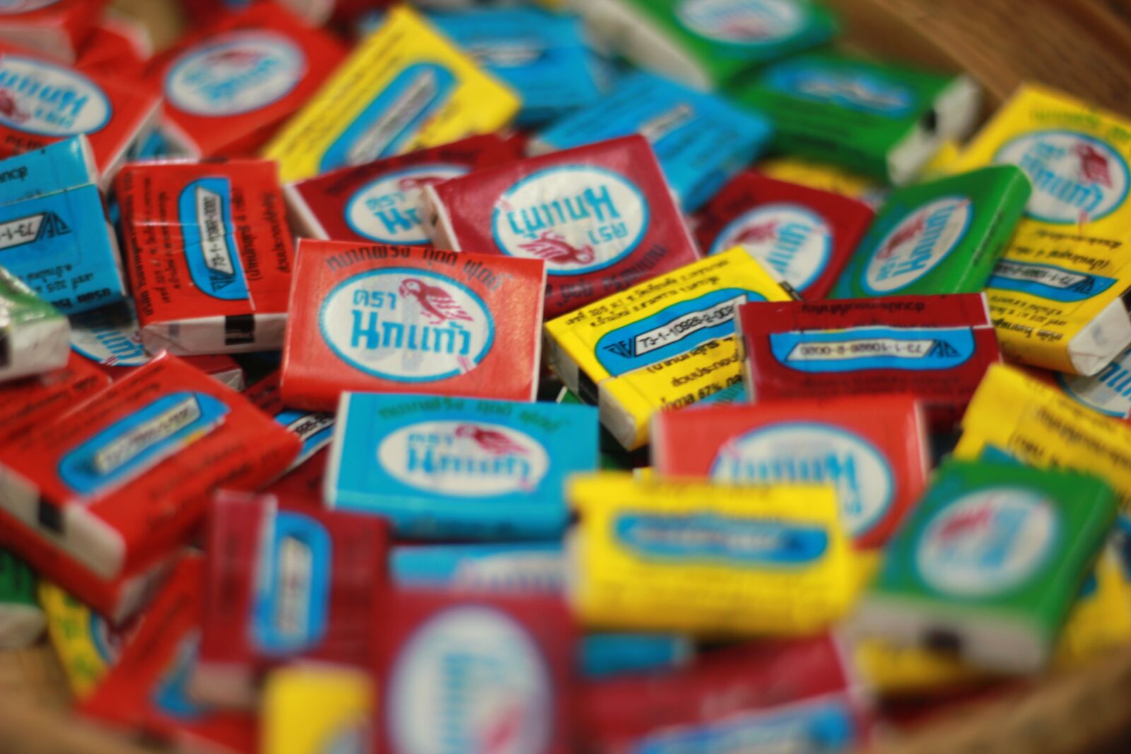 Canon EOS 550D (EOS Rebel T2i / EOS Kiss X4) sample photo. Sweets, chewing gum, enjoy photography