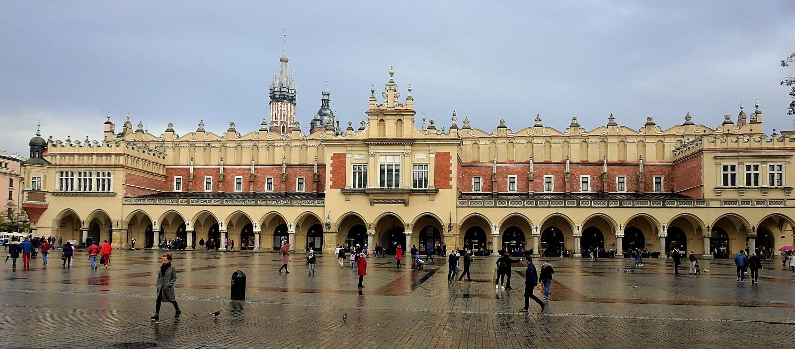 Nikon Coolpix P900 sample photo. Krak w, cloth hall photography
