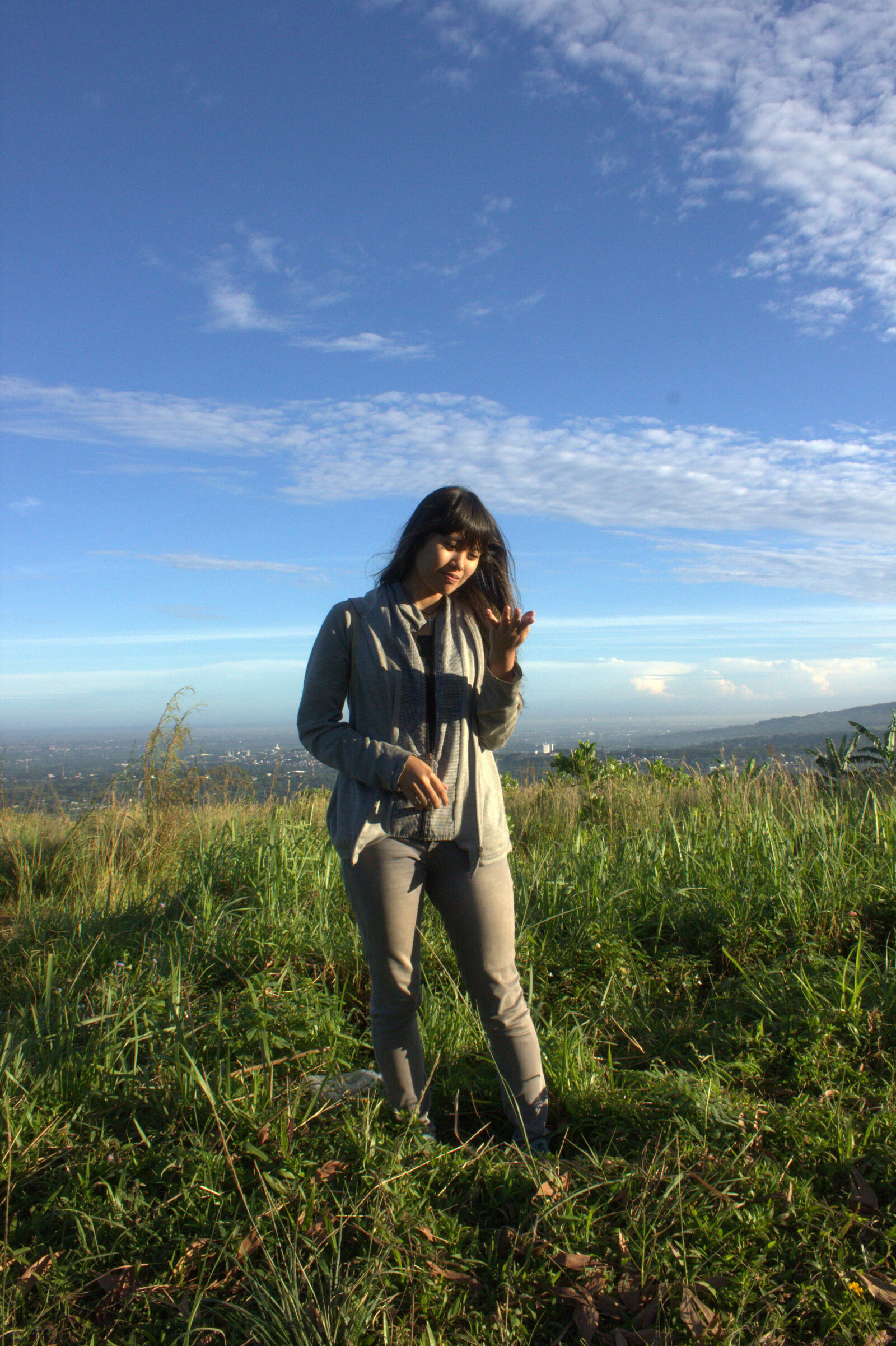 Canon EOS 600D (Rebel EOS T3i / EOS Kiss X5) sample photo. Asian, girl, blue, sky photography