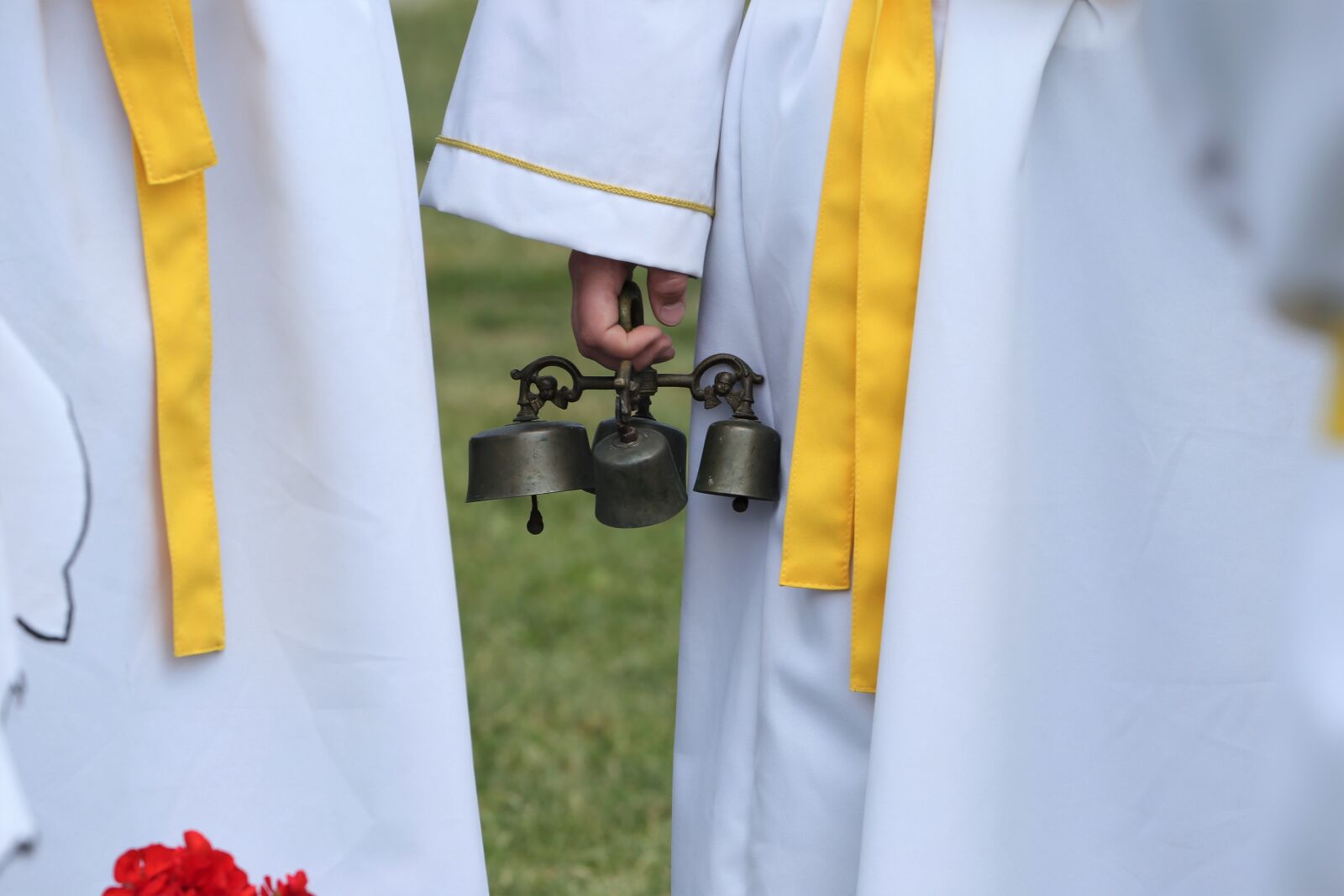 Canon EF 70-300 F4-5.6 IS II USM sample photo. Corpus christi feast, little photography