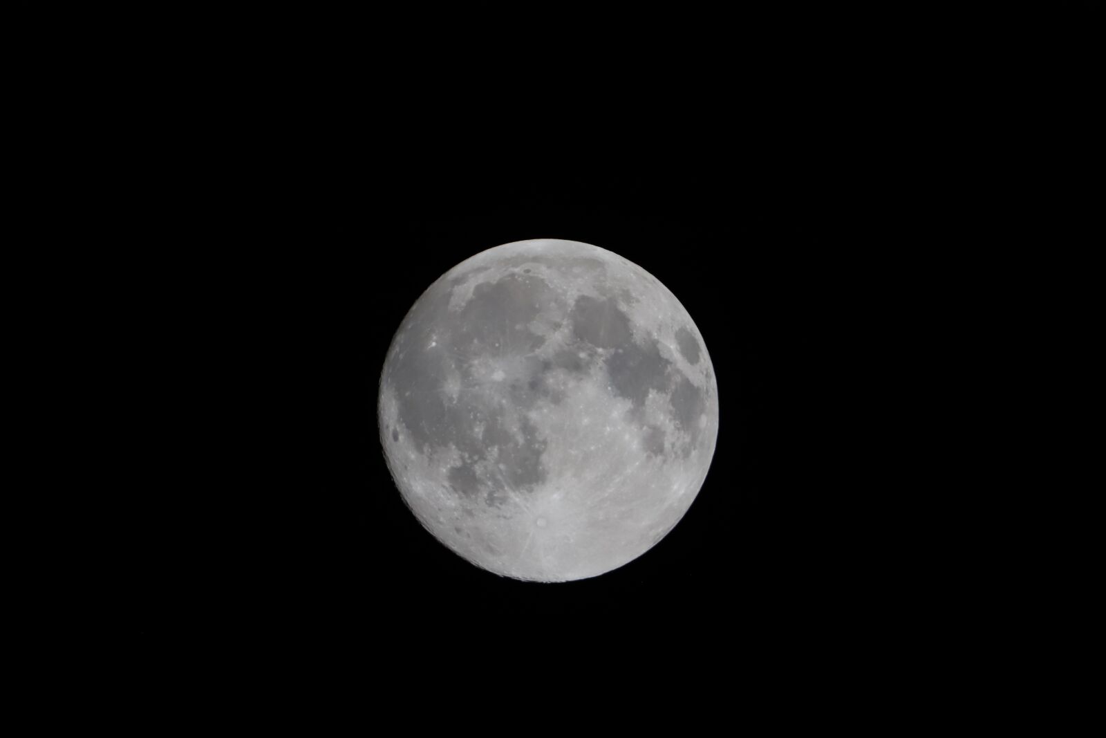 Sigma 150-600mm F5-6.3 DG OS HSM | C sample photo. Moon, full moon, month photography