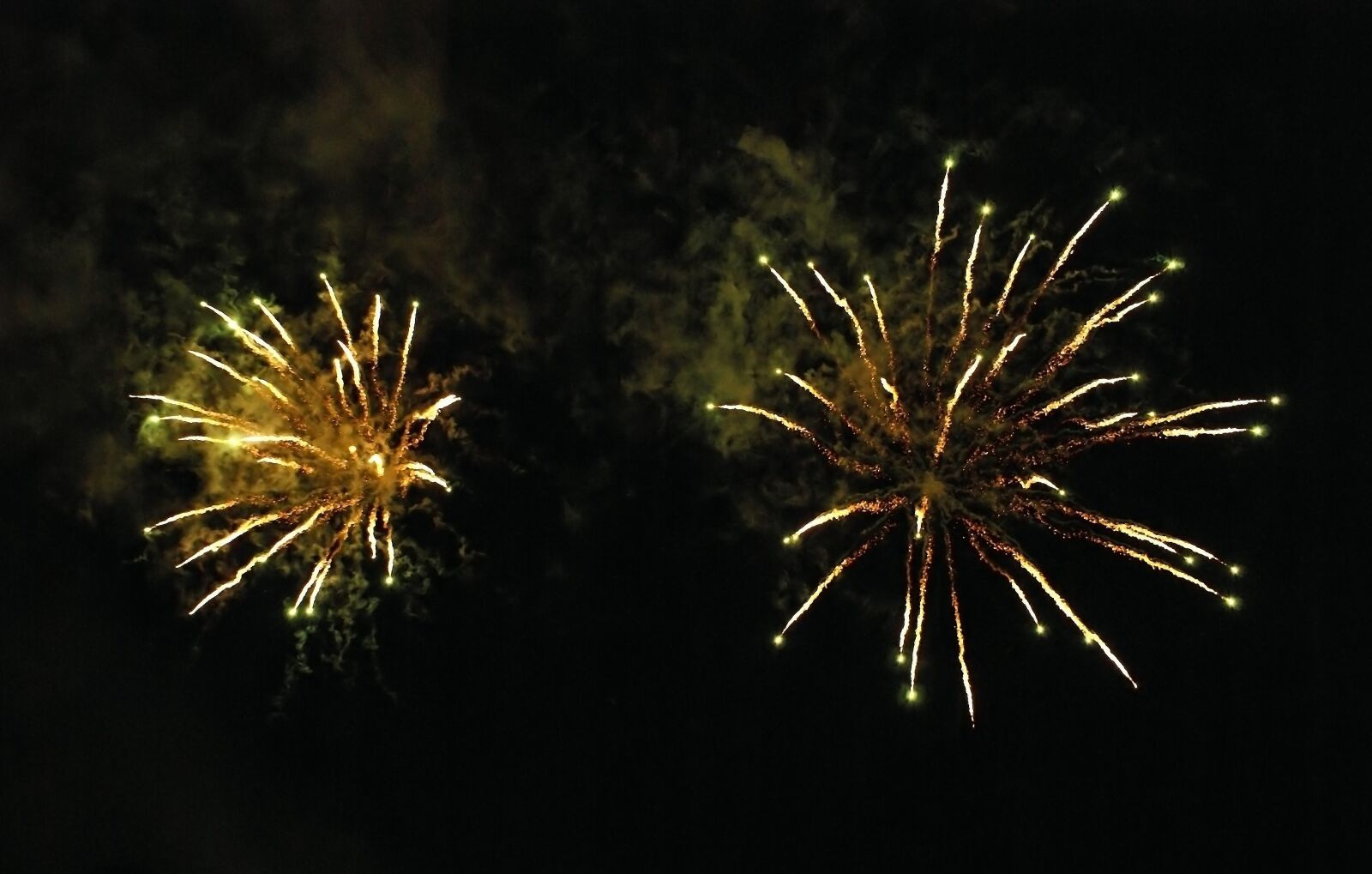 Sony Alpha DSLR-A100 sample photo. Fireworks, explosion, sparks photography