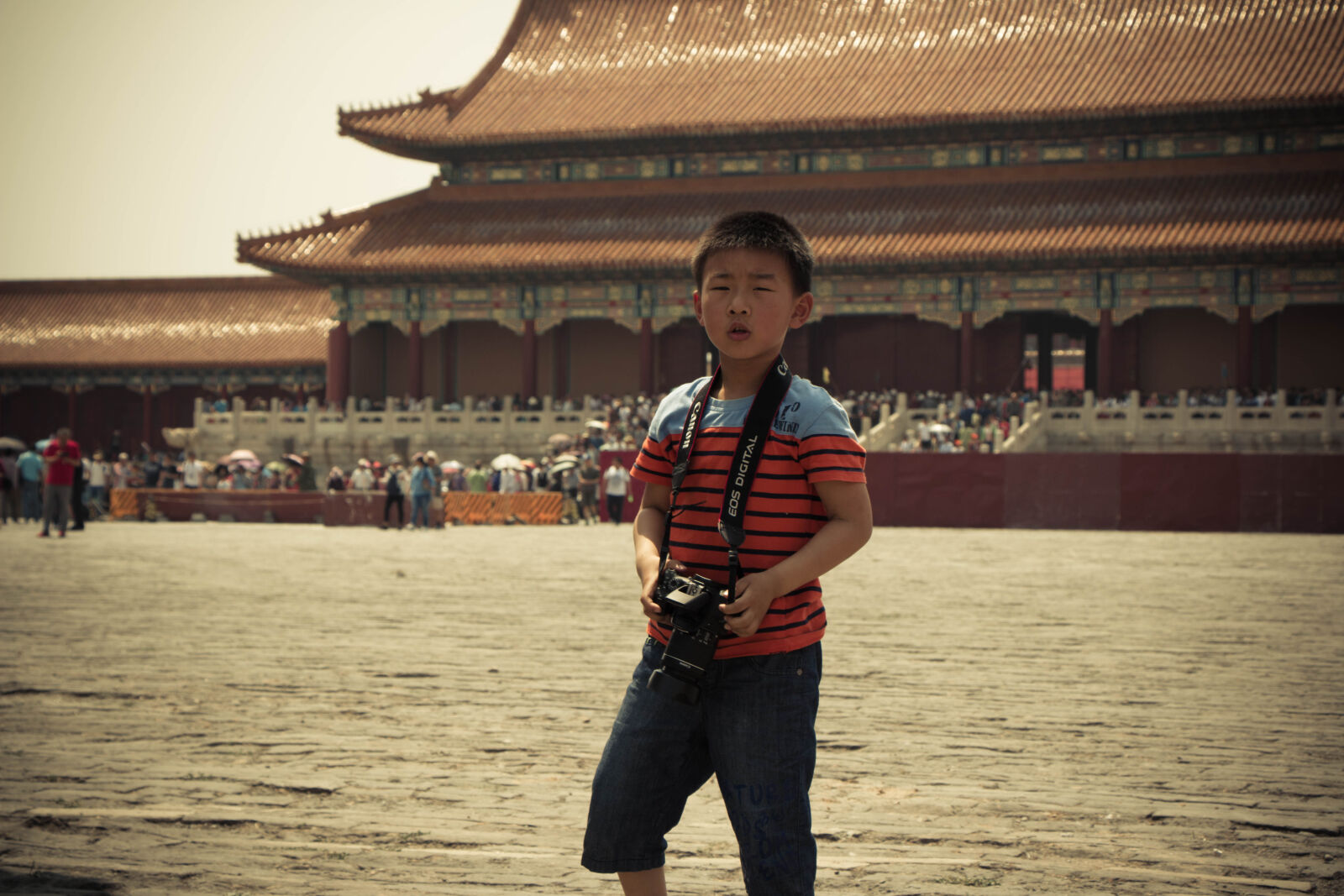 Canon EOS 70D + Canon EF-S 18-135mm F3.5-5.6 IS STM sample photo. Boy, camera, canon, china photography
