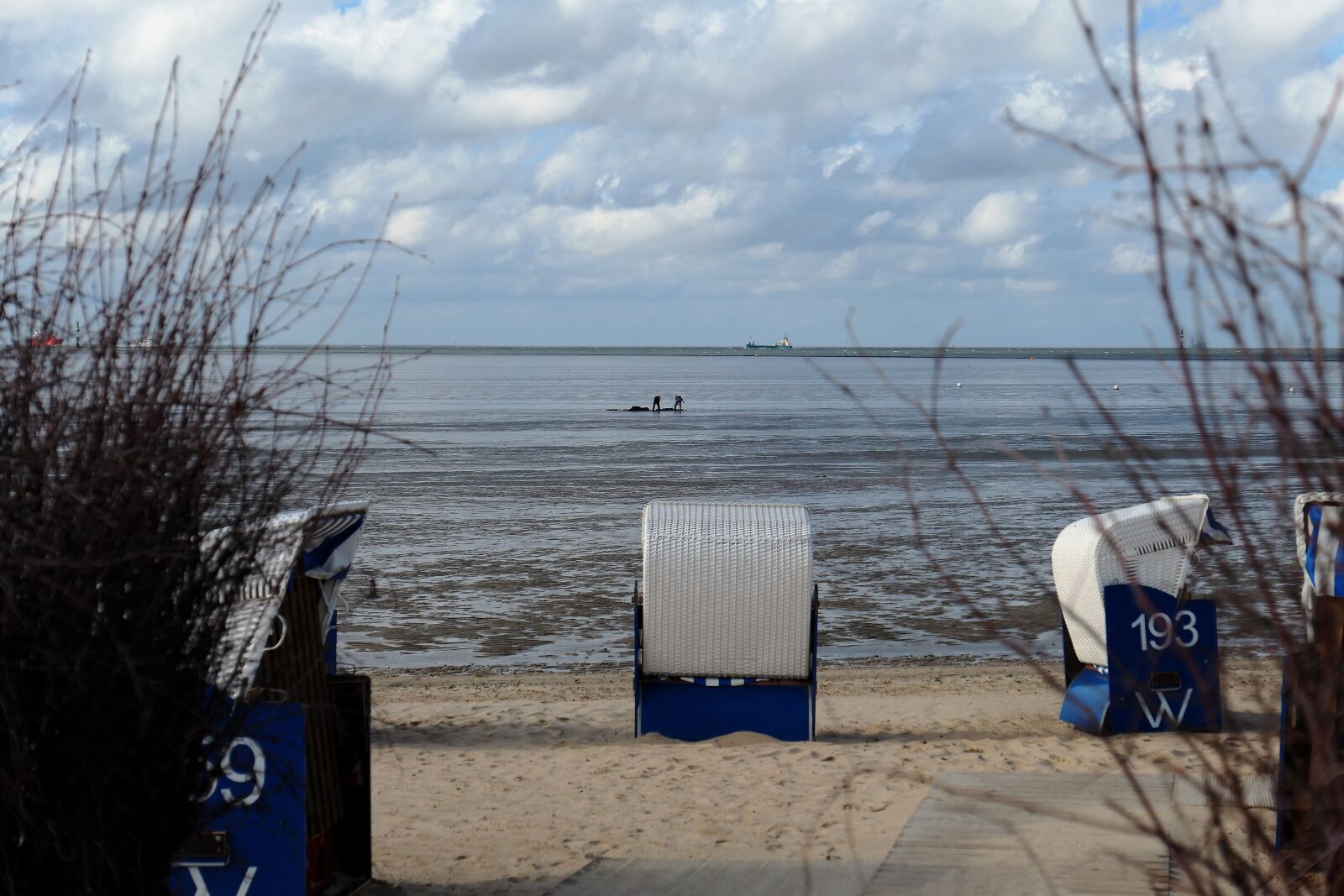 Panasonic Lumix DMC-LX10 (Lumix DMC-LX15) sample photo. Beach, beach chair, clubs photography