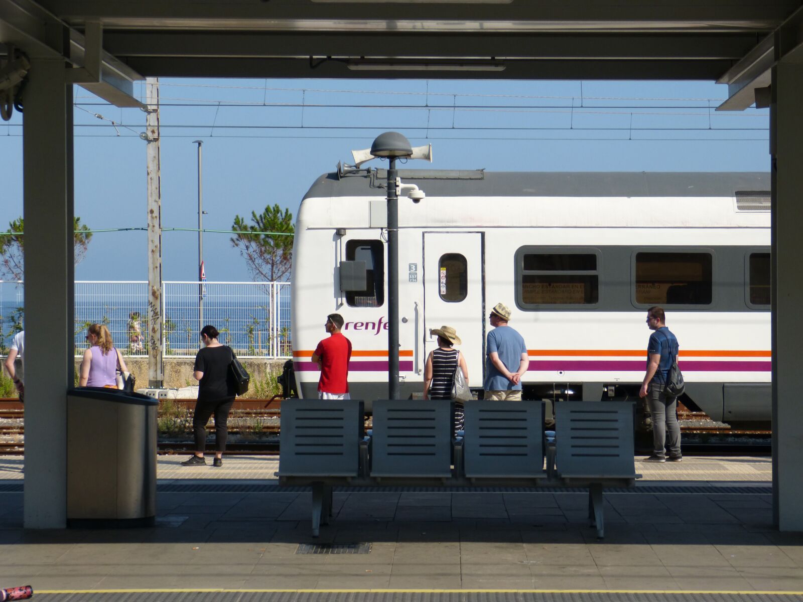 Panasonic DMC-FZ62 sample photo. Train, stop, station photography