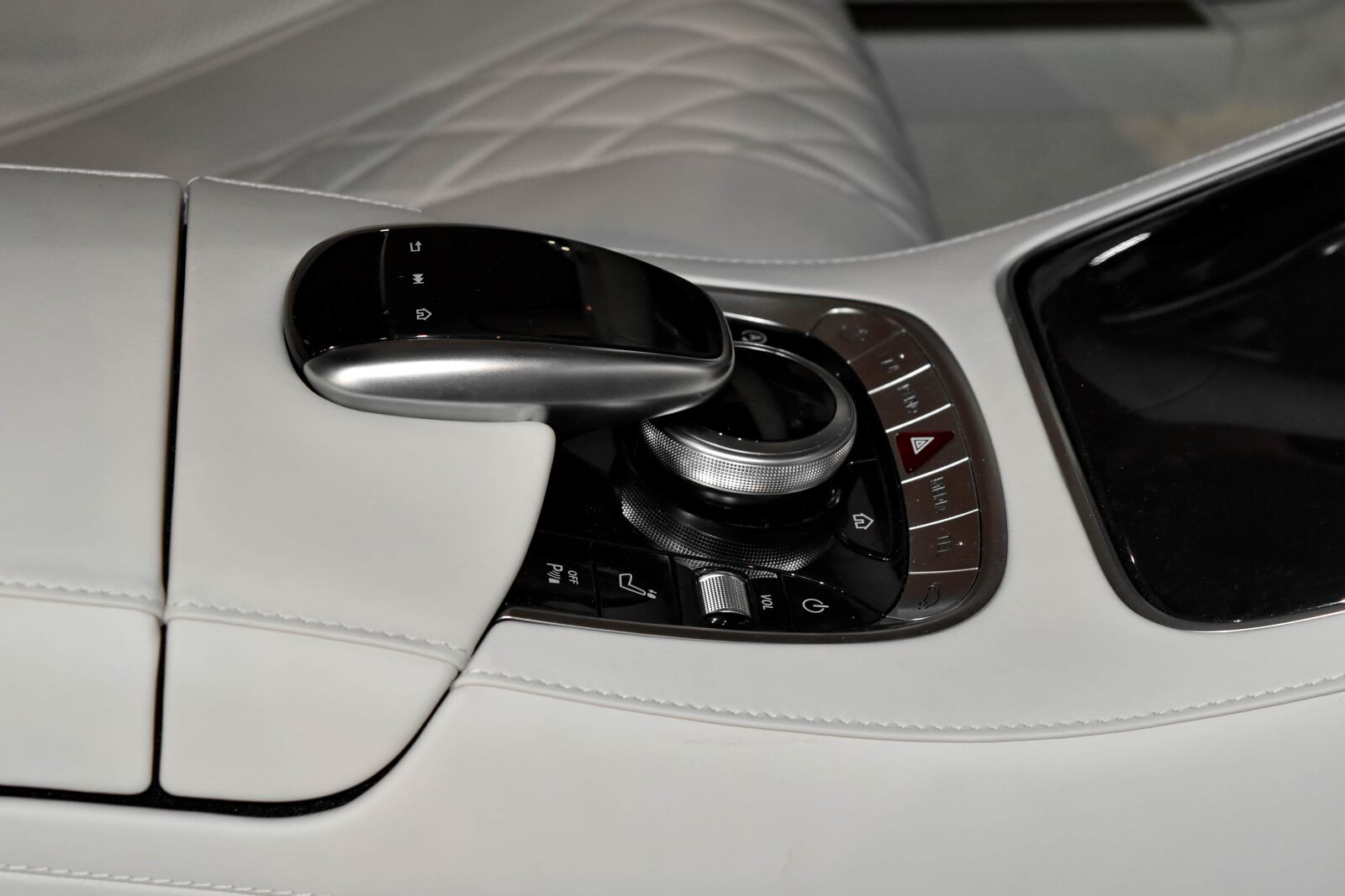 Nikon D5500 sample photo. Black and white, car photography