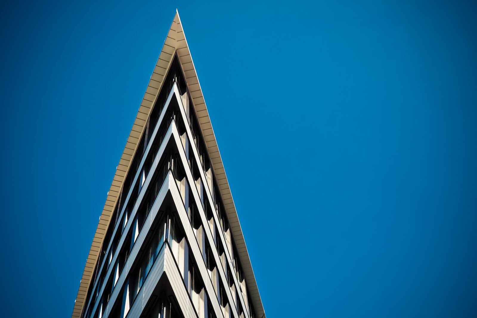 Olympus OM-D E-M10 sample photo. Architecture, building, modern photography