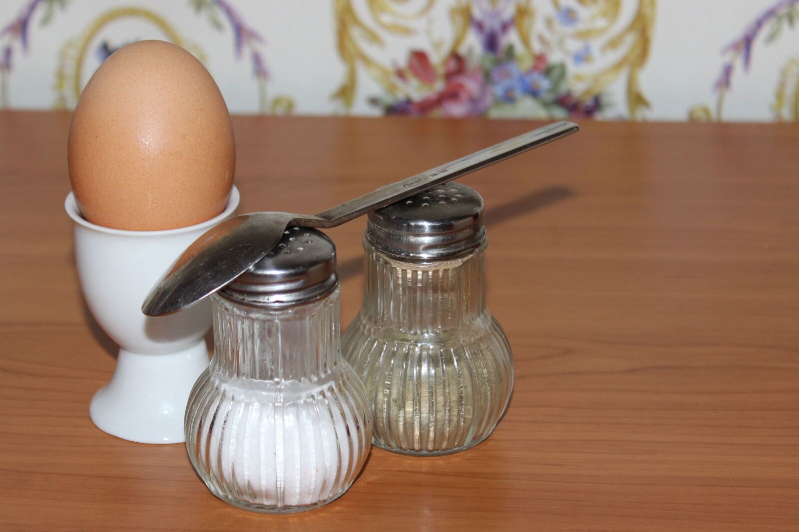 Canon EOS 600D (Rebel EOS T3i / EOS Kiss X5) sample photo. Egg, breakfast egg, spoon photography