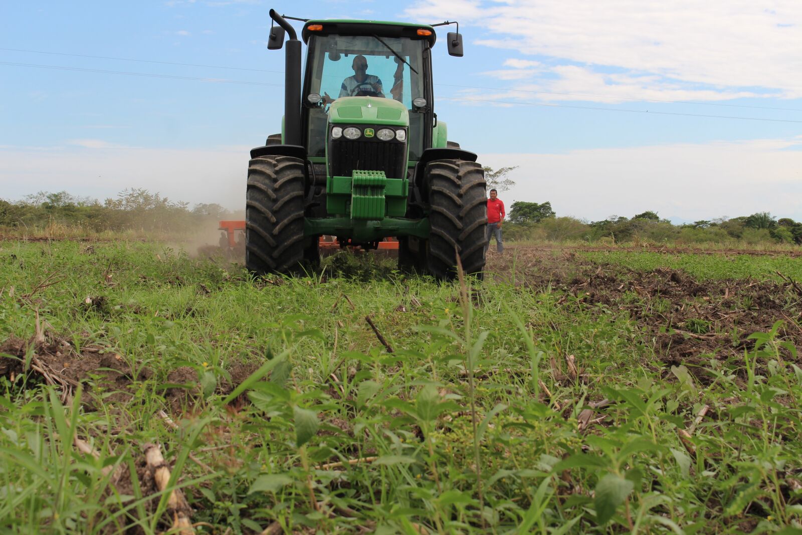 Canon EOS 700D (EOS Rebel T5i / EOS Kiss X7i) sample photo. Tractor, cultivation, mechanization photography