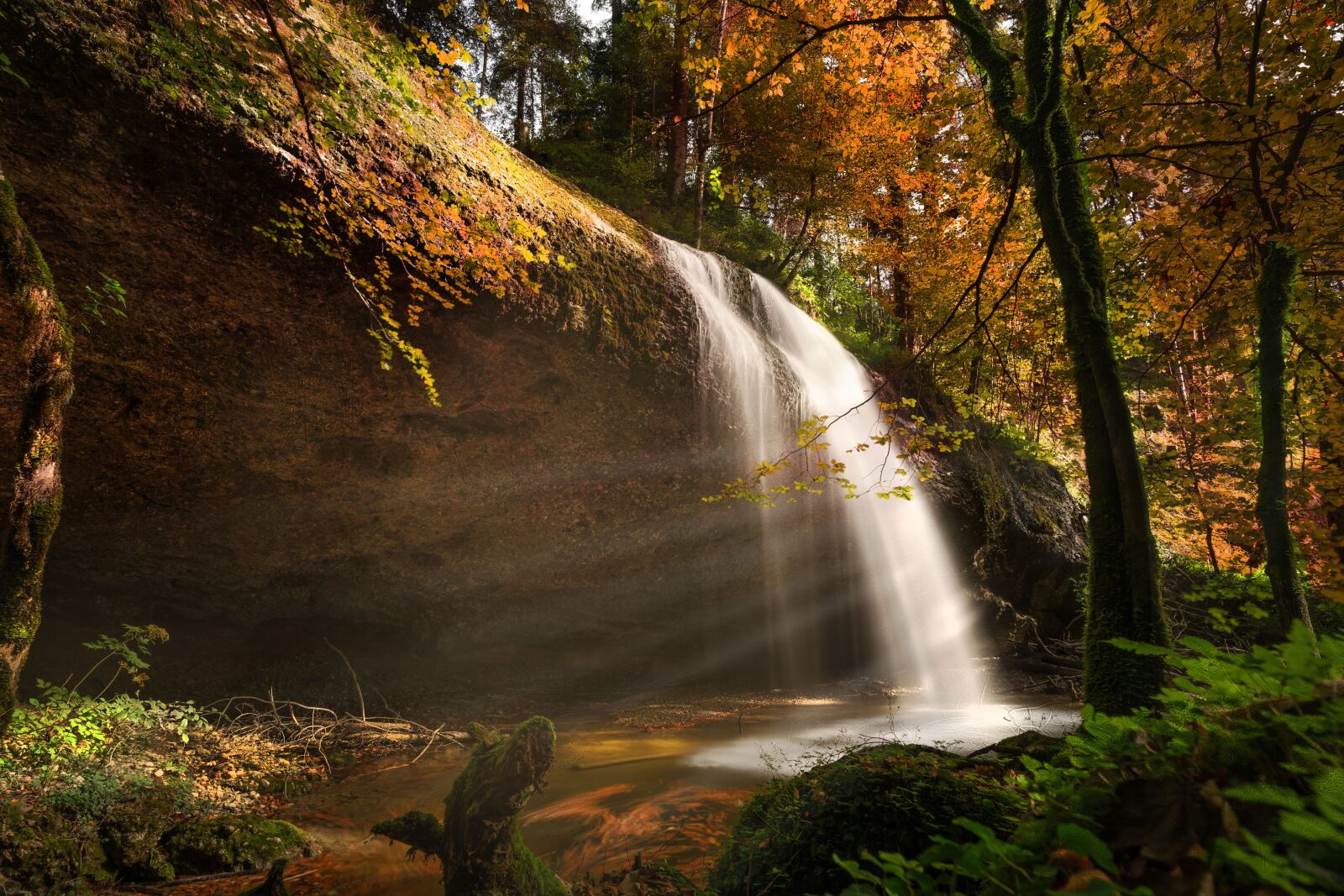 Sony a7 II + ZEISS Batis 18mm F2.8 sample photo. Nature, autumn, waterfall photography