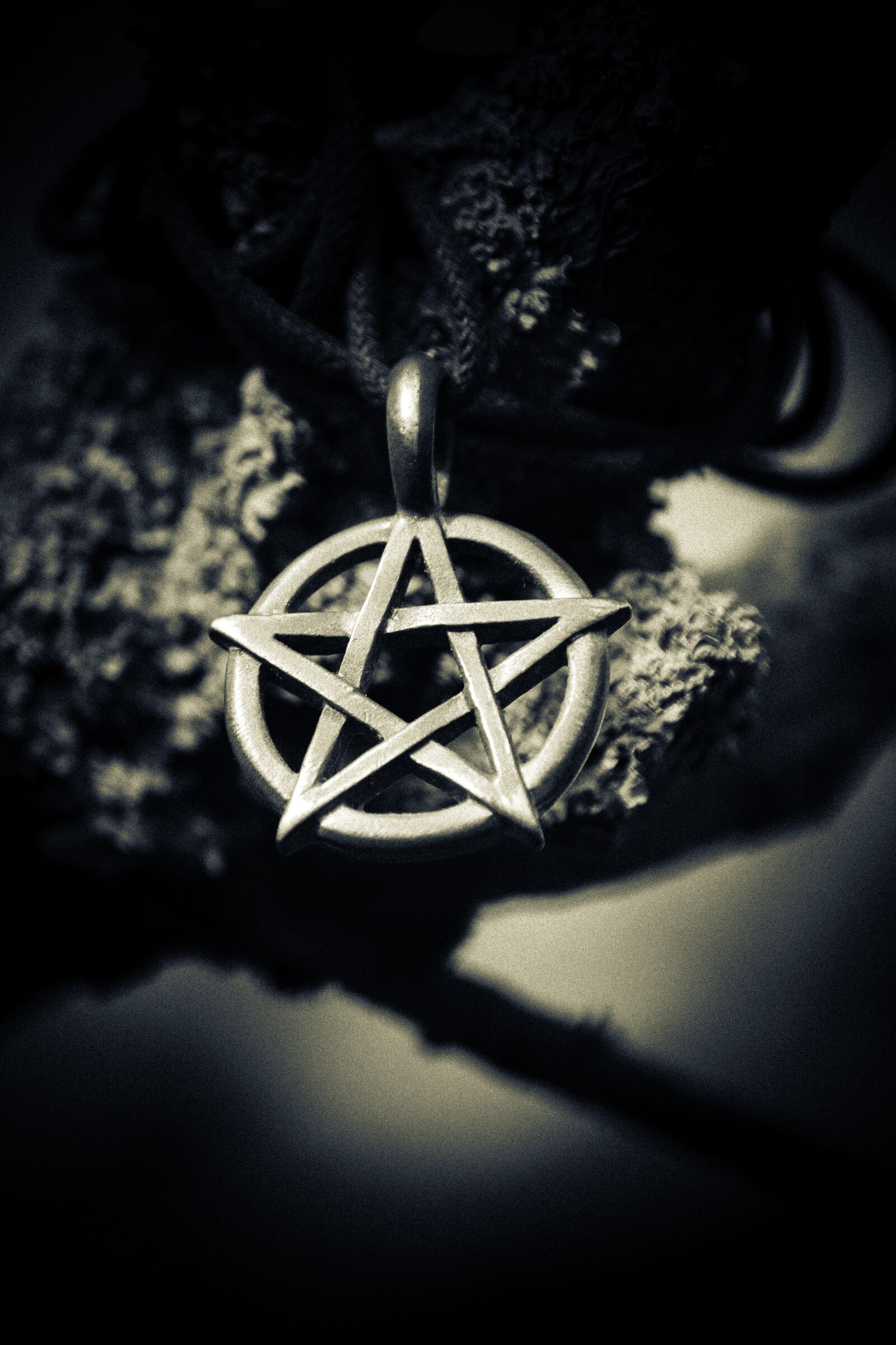 Canon EF-S 55-250mm F4-5.6 IS II sample photo. Witchcraft, spooky, pentagram photography