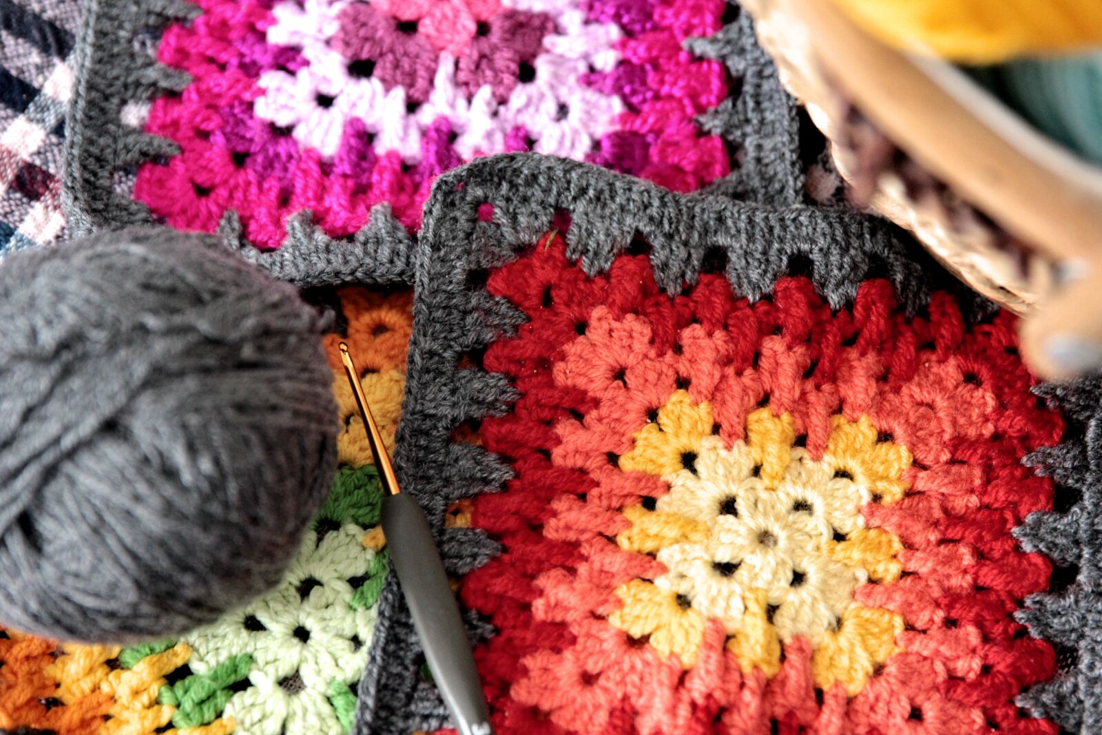 Canon EOS 550D (EOS Rebel T2i / EOS Kiss X4) sample photo. Crochet, handmade, rest photography