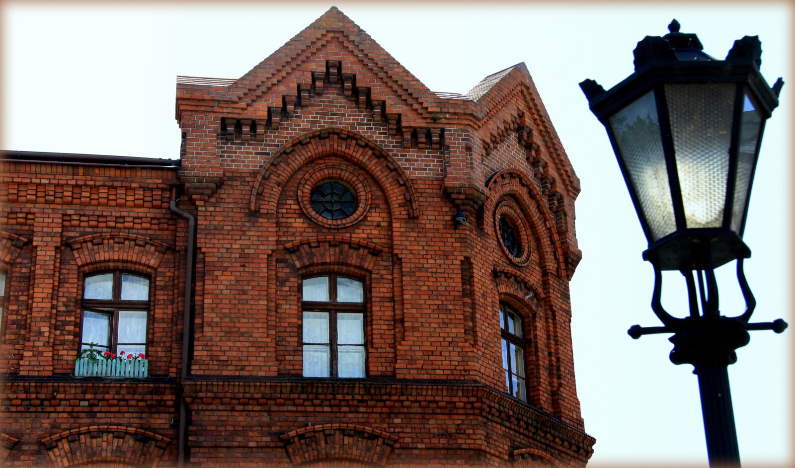 Canon EOS 50D sample photo. The building is brick photography