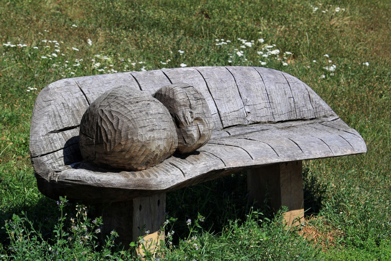 Canon EF-S 55-250mm F4-5.6 IS STM sample photo. Park bench, street art photography