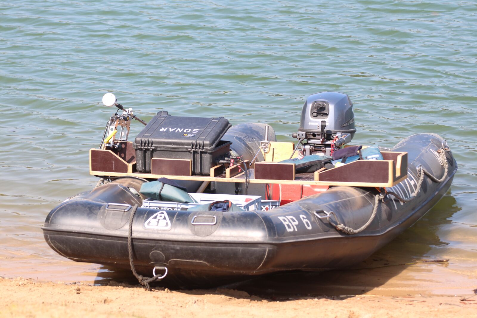 Canon EOS 700D (EOS Rebel T5i / EOS Kiss X7i) sample photo. Police, divers, boat photography