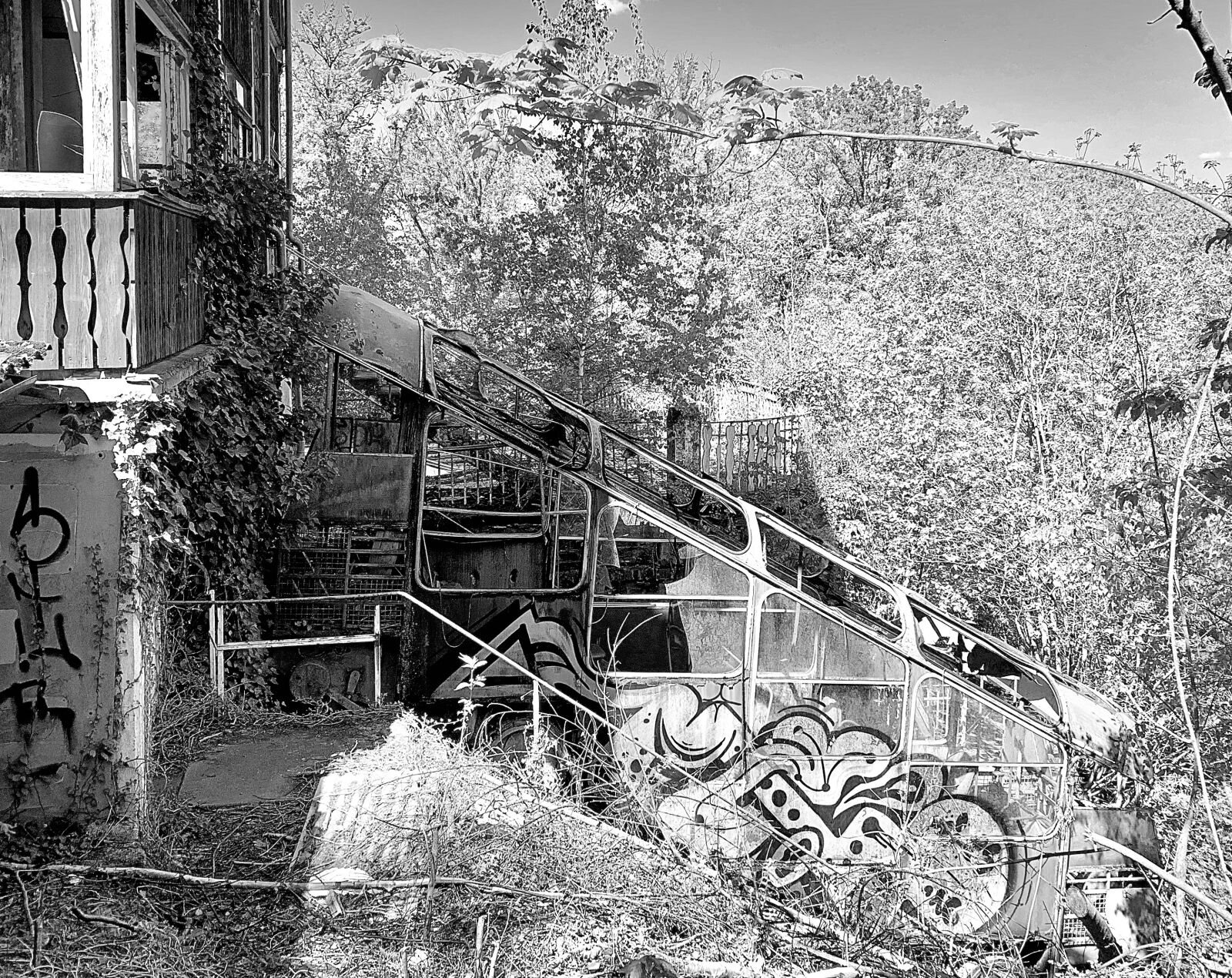 iPhone XS back dual camera 4.25mm f/1.8 sample photo. Bad ems, lost place photography