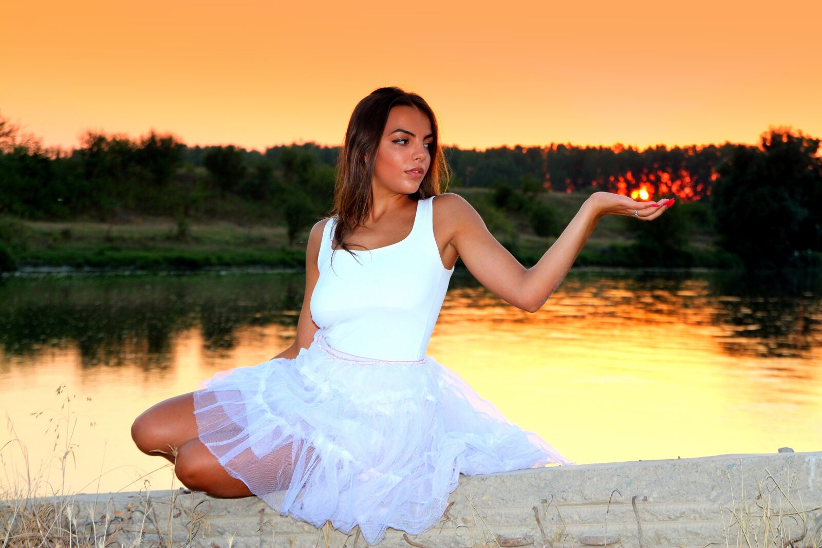 Canon EOS 700D (EOS Rebel T5i / EOS Kiss X7i) sample photo. Girl, sunset, lake photography