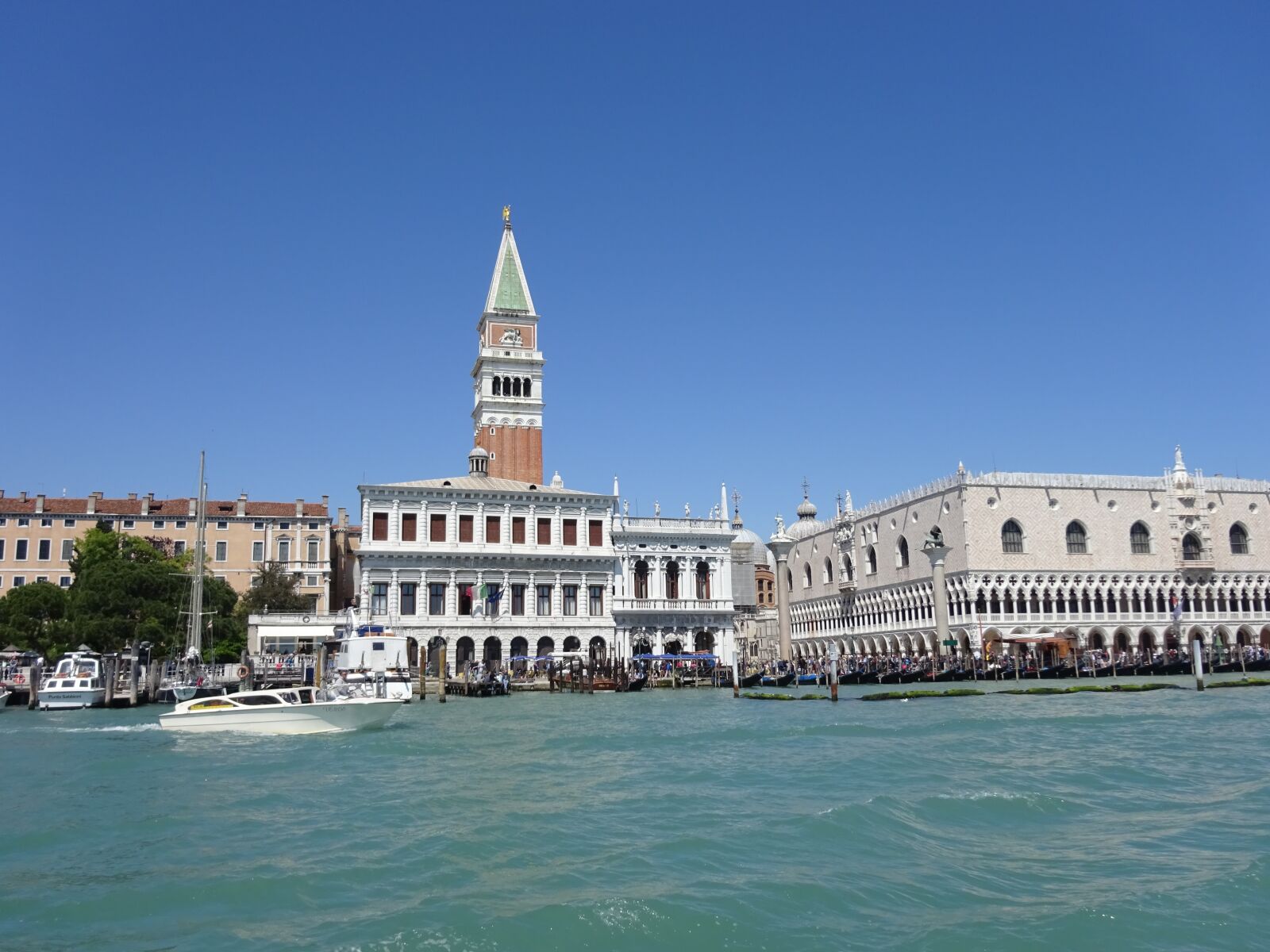 Sony Cyber-shot DSC-WX350 sample photo. Venice, italy, channel photography