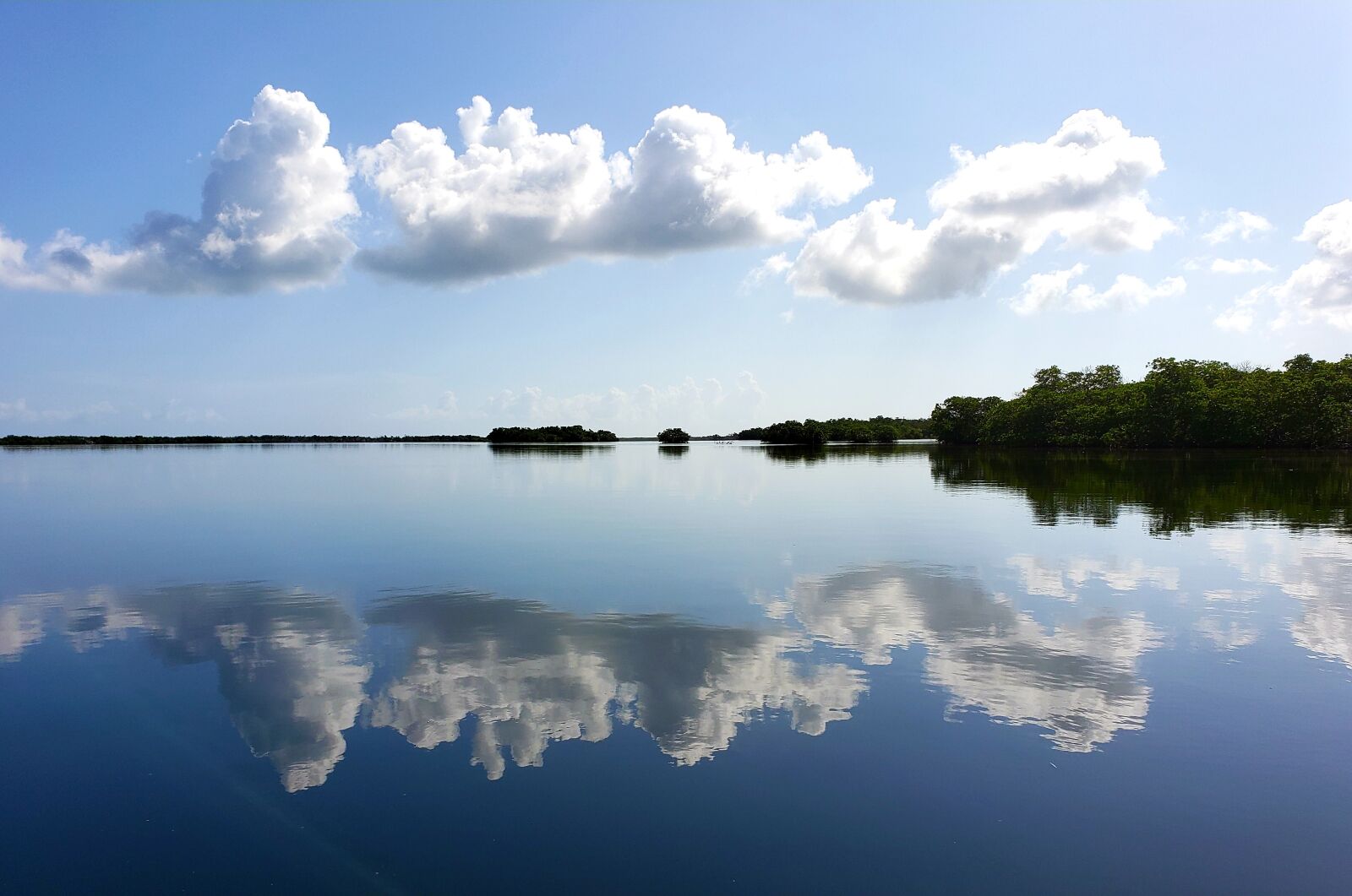 Samsung Galaxy S9+ sample photo. Ocean, clouds, reflection photography