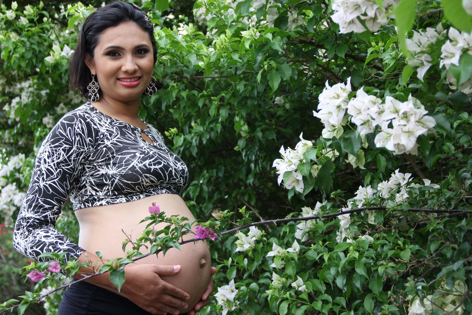 Canon EF-S 18-135mm F3.5-5.6 IS sample photo. Pregnancy, pregnant woman, pregnant photography