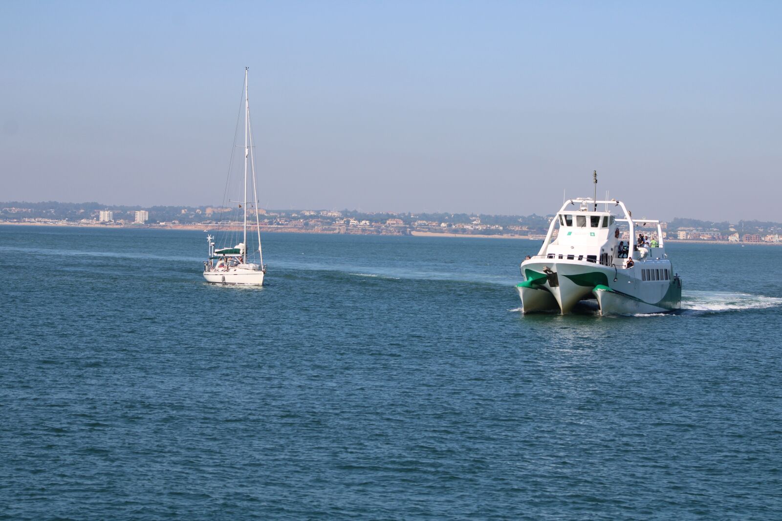 Canon EOS 2000D (EOS Rebel T7 / EOS Kiss X90 / EOS 1500D) sample photo. Catamaran, port, cadiz photography