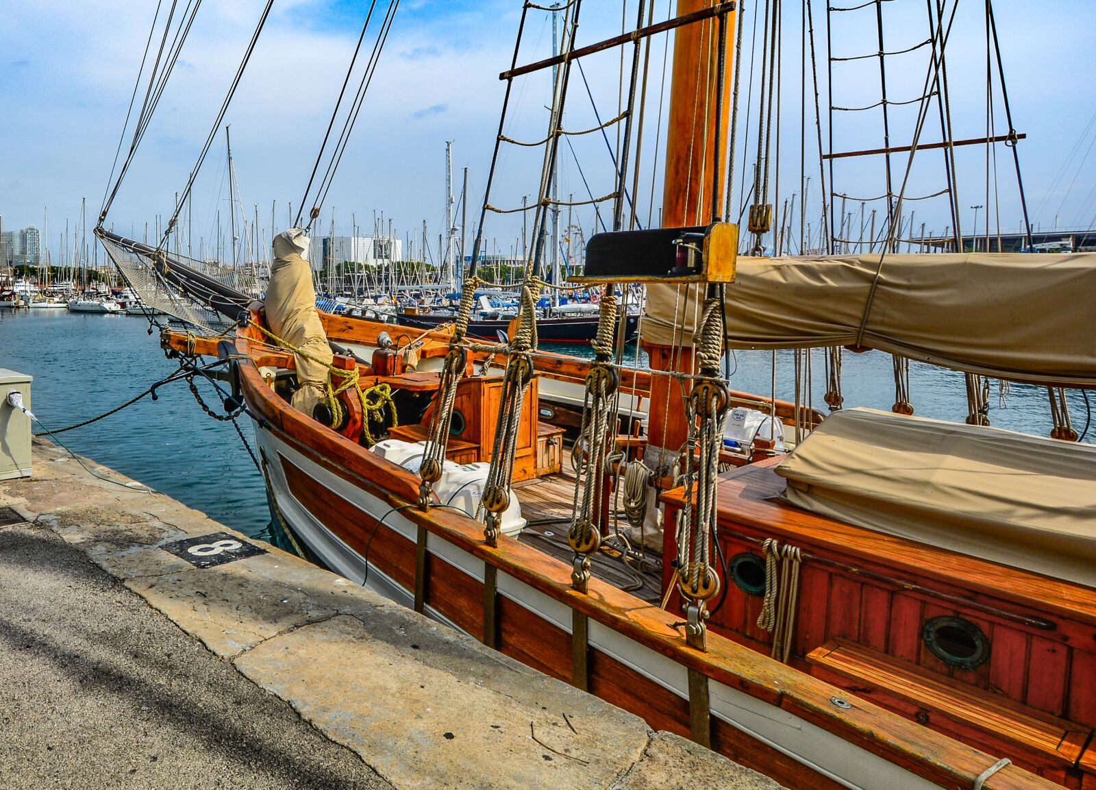 Nikon D5200 sample photo. Barcelona, ship, wooden photography