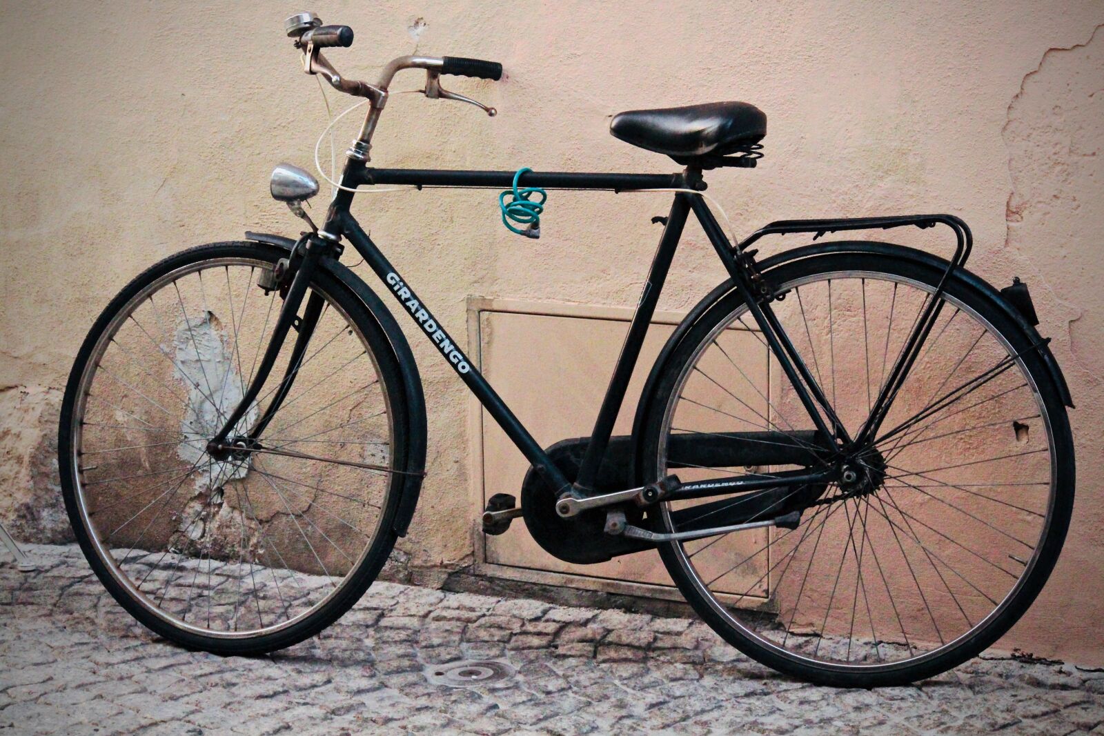 Canon EOS M sample photo. Bicycle, old, wheel photography
