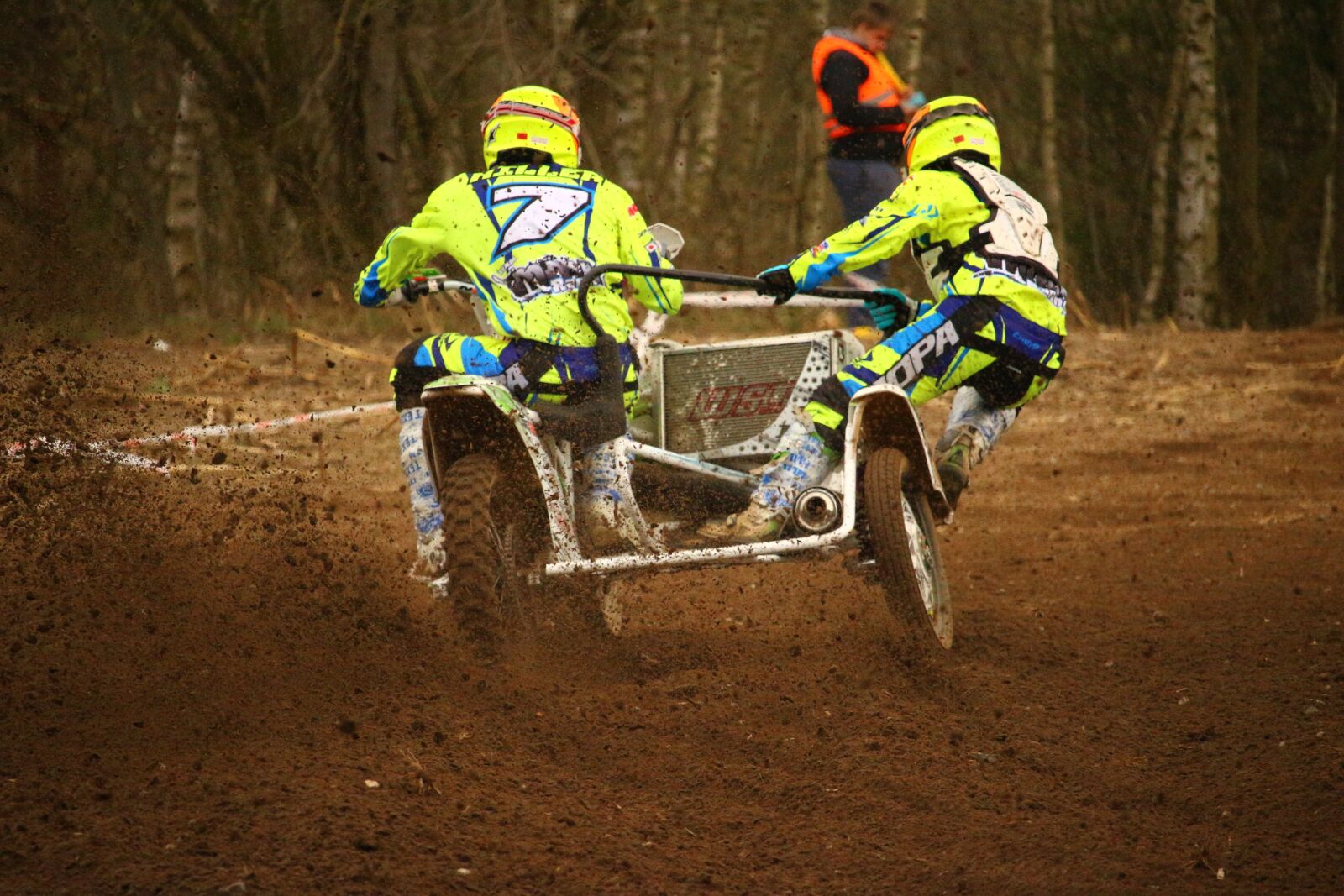 Canon EOS 100D (EOS Rebel SL1 / EOS Kiss X7) sample photo. Sidecar, motorcycle, race photography