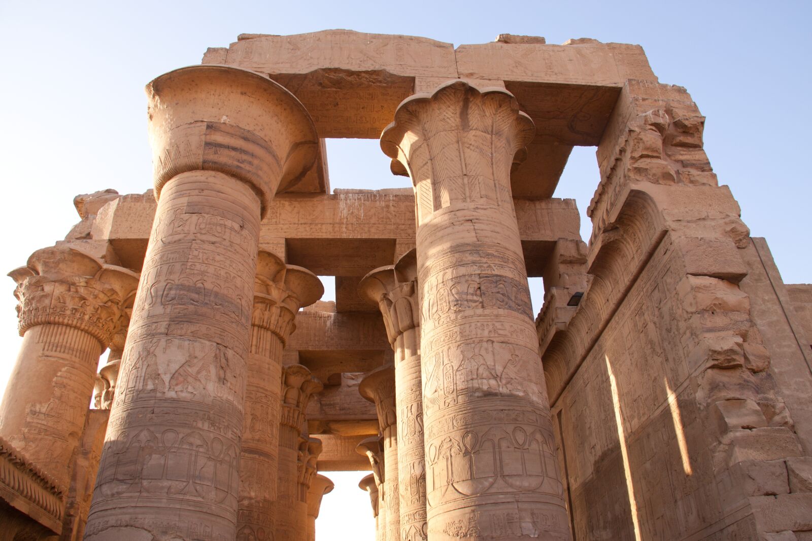 Canon EOS 50D + Canon EF-S 18-200mm F3.5-5.6 IS sample photo. Temple, egyptian, pillars photography