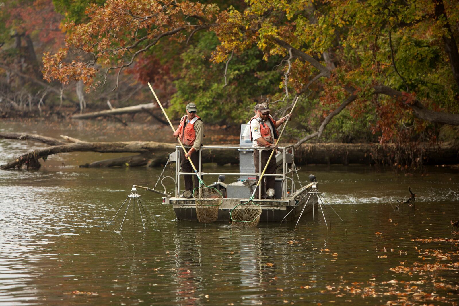 Canon EOS 5D Mark II sample photo. Fishing, electrofishing, river, boat photography