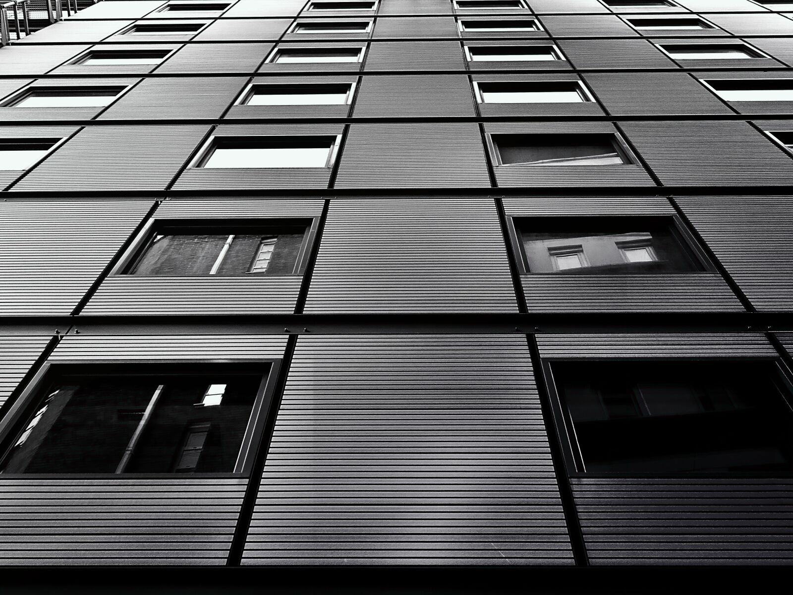 Sony DSC-HX60 sample photo. Architecture, black, and, white photography