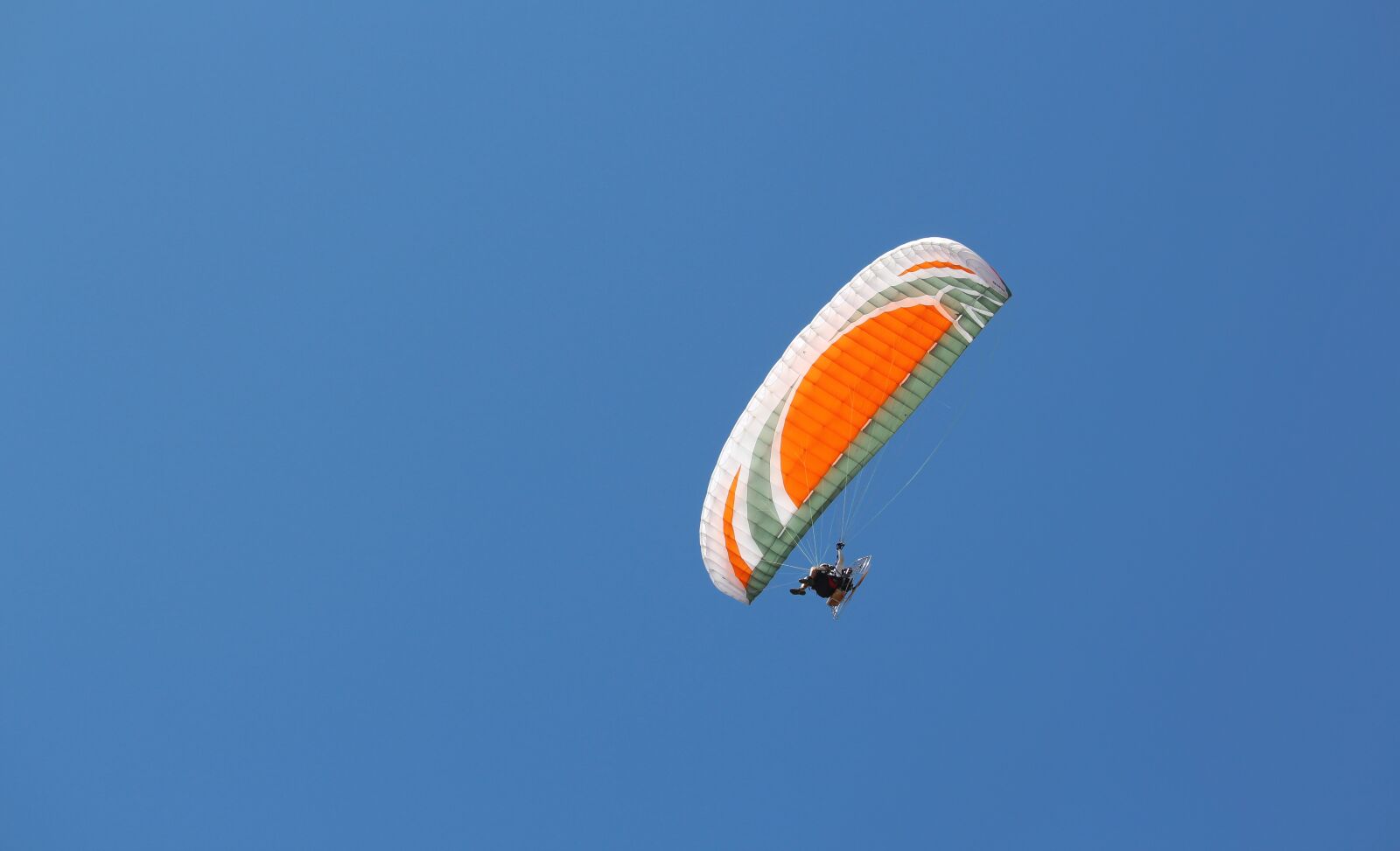 Canon EOS 700D (EOS Rebel T5i / EOS Kiss X7i) sample photo. Flight, sky, flying photography