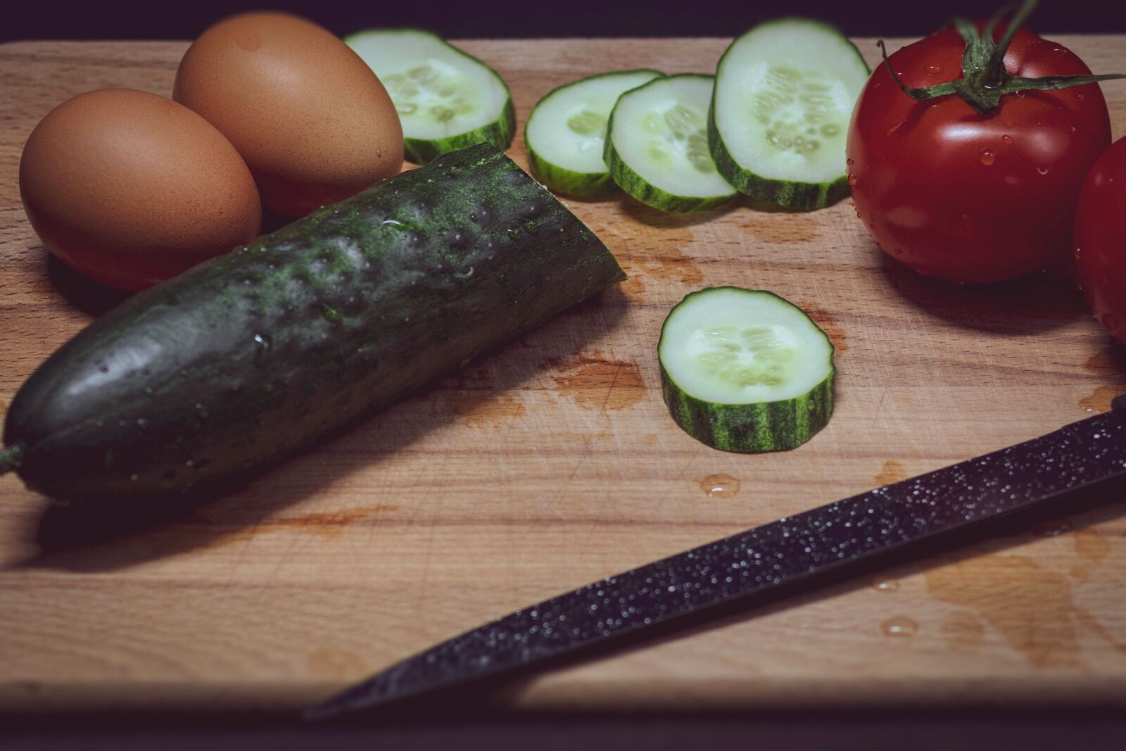 Canon EOS 4000D (EOS Rebel T100 / EOS 3000D) sample photo. Food, vegetables, cucumber photography