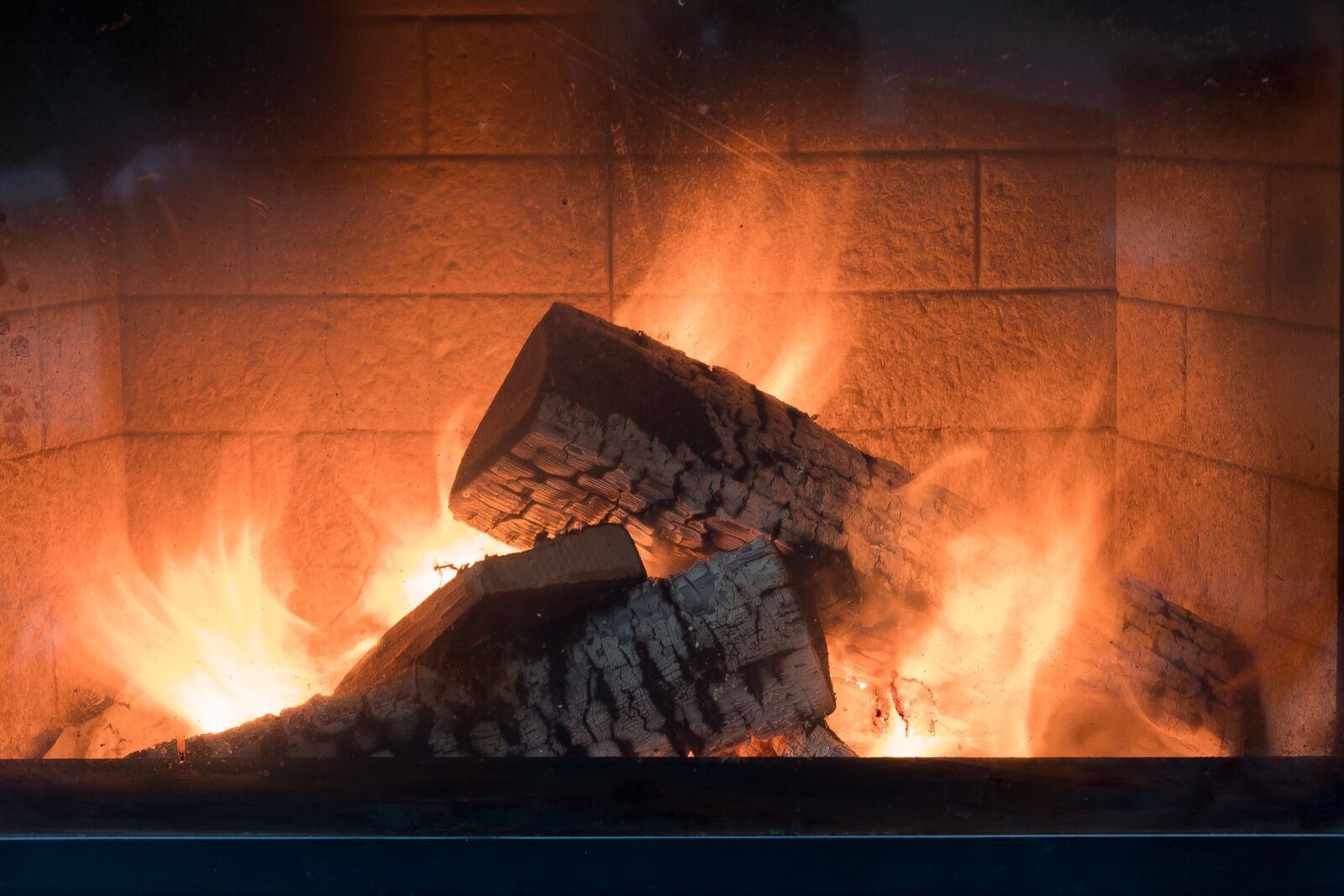 Canon EOS 1300D (EOS Rebel T6 / EOS Kiss X80) sample photo. Fireplace, fire, heat photography