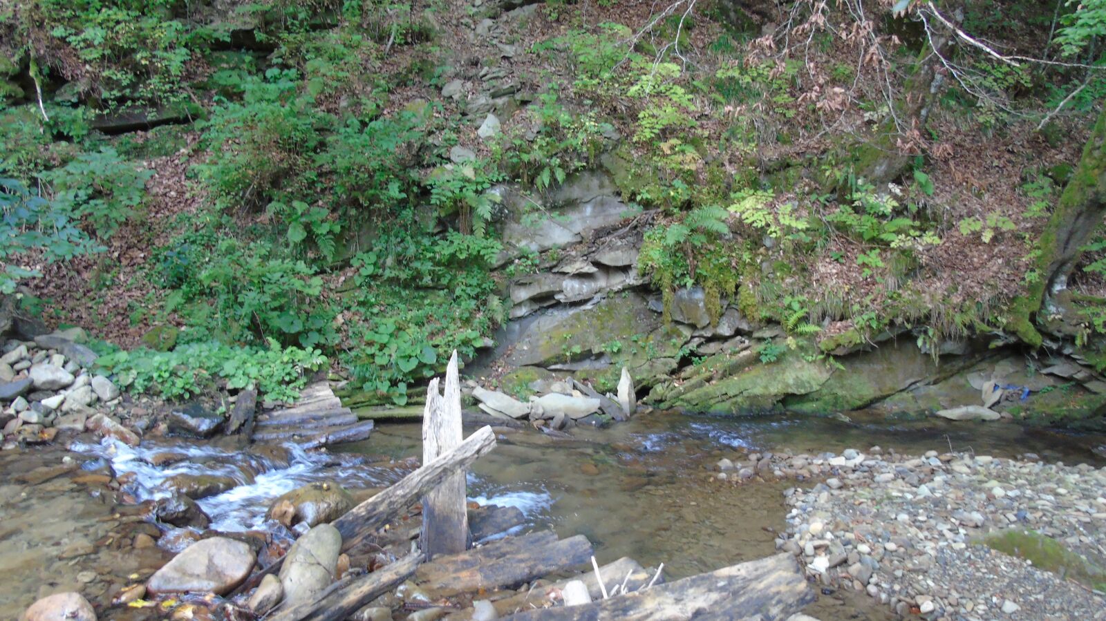 Sony Cyber-shot DSC-H400 sample photo. Landscape, river, mountain photography