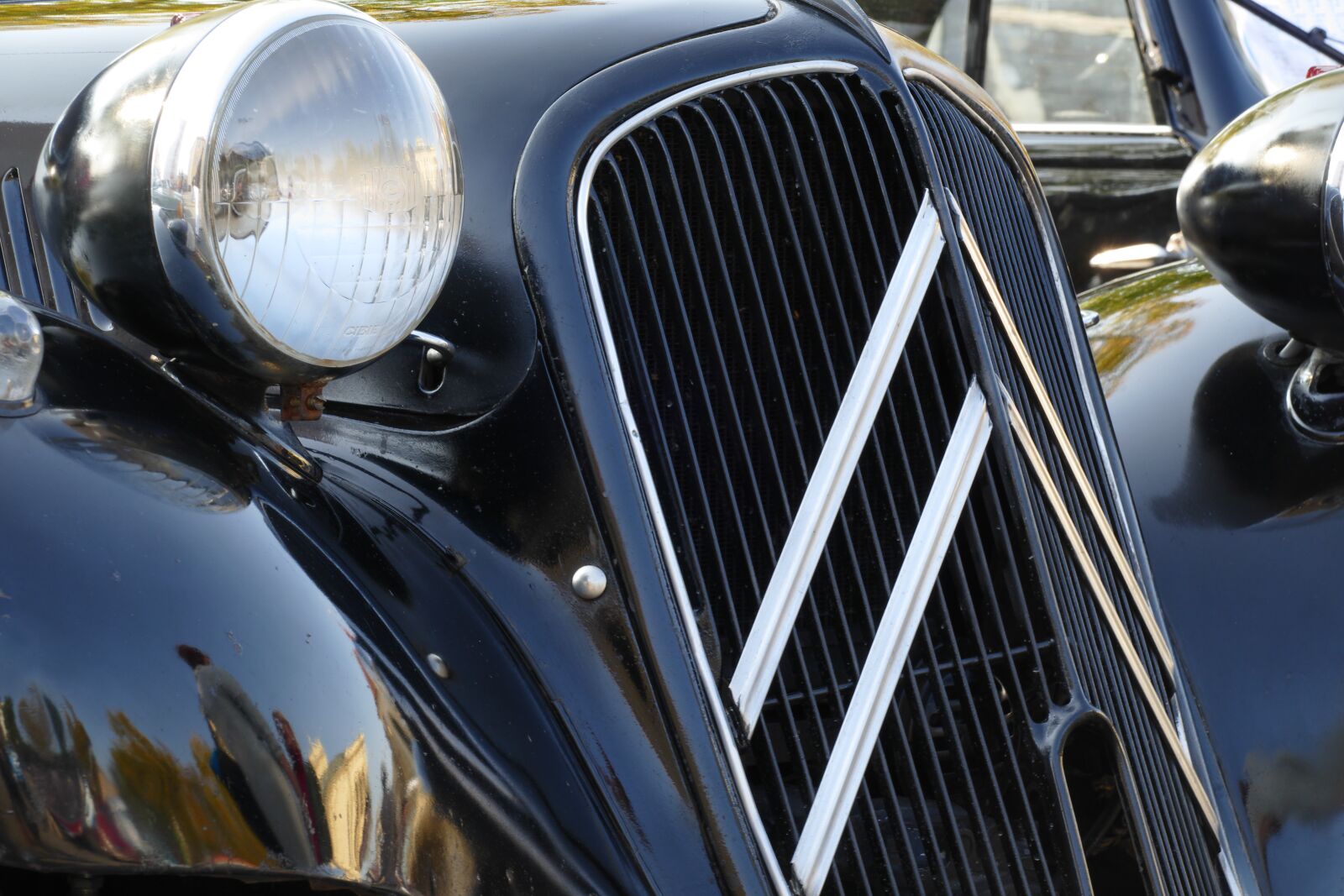 Panasonic Lumix DMC-FZ1000 sample photo. Old, auto, automobile photography