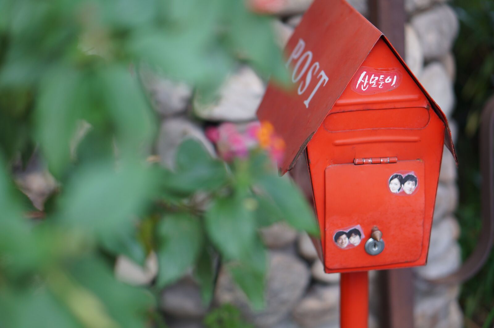 E 50mm F1.8 OSS sample photo. Mailbox, red, letters photography