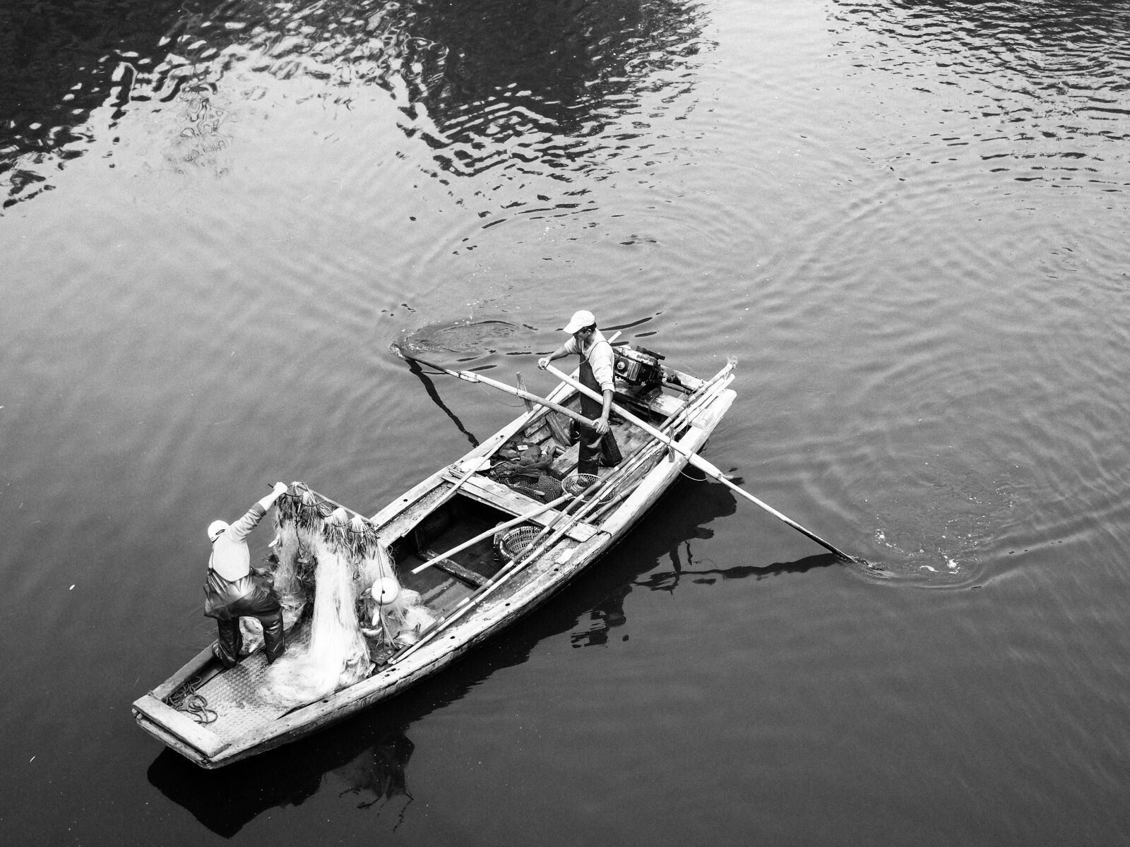 Olympus PEN E-PL5 sample photo. Fishing, black, and, white photography
