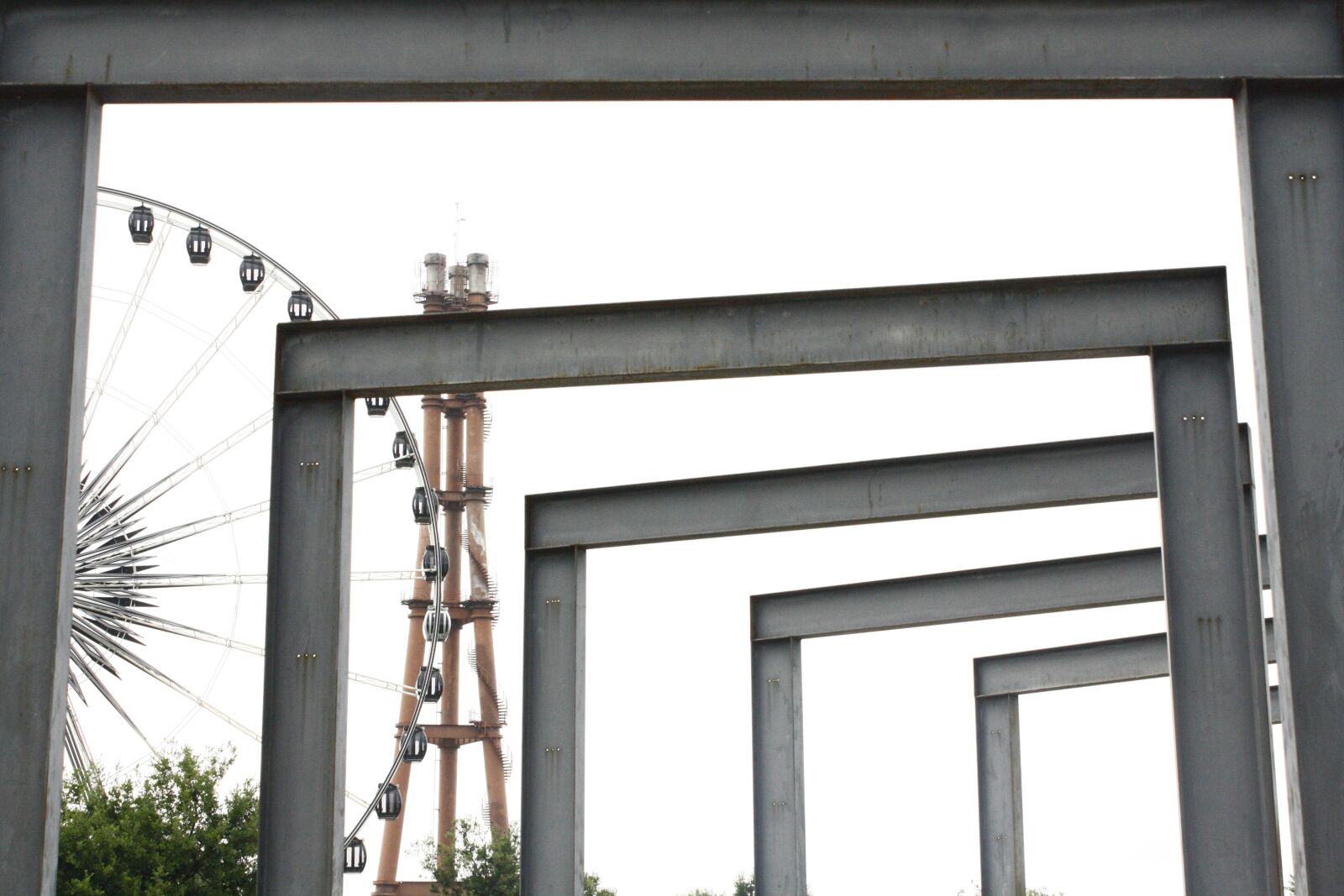 Canon EOS 1000D (EOS Digital Rebel XS / EOS Kiss F) sample photo. Arc, wheel, ferris photography
