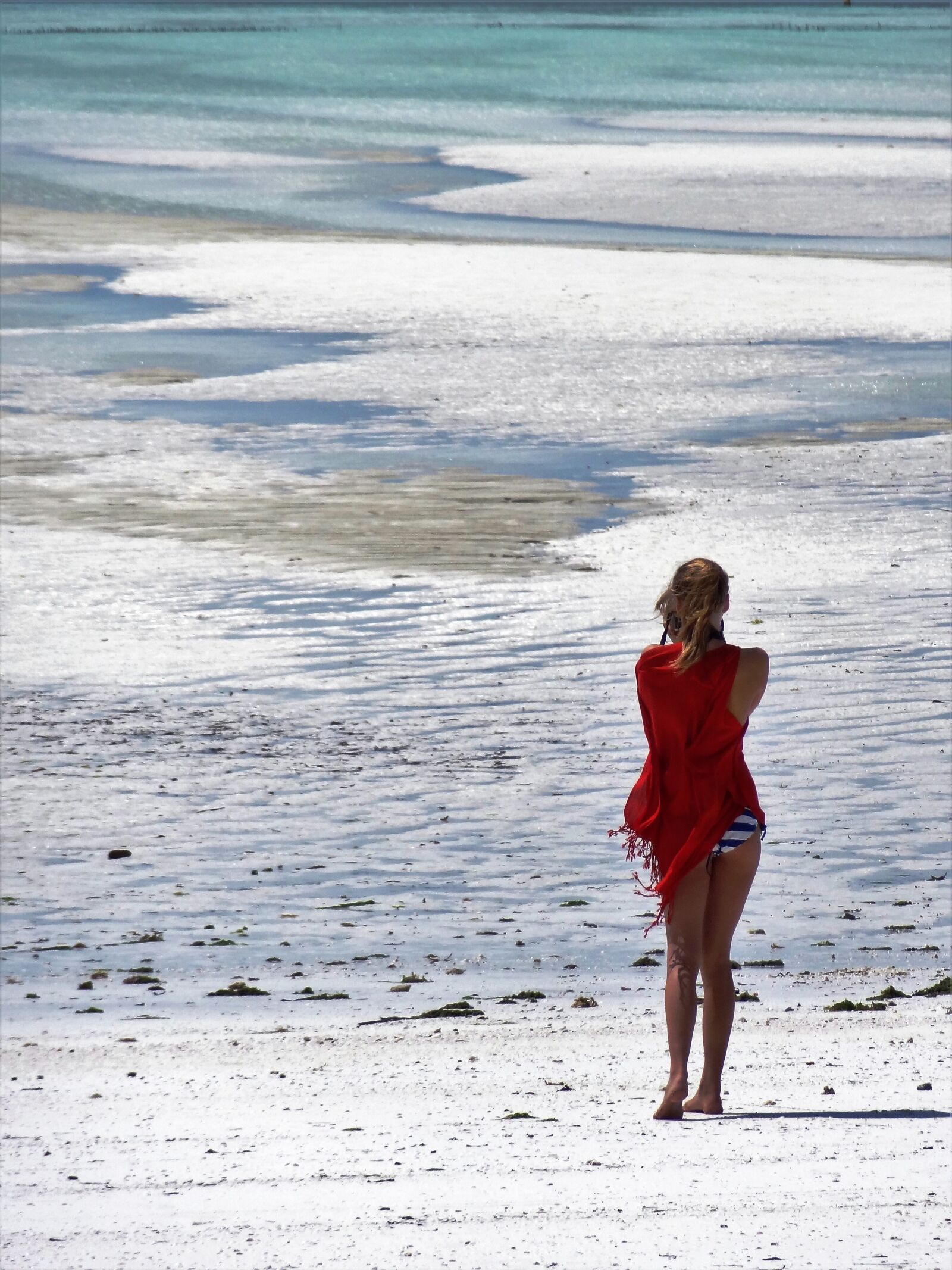 Sony Cyber-shot DSC-HX9V sample photo. Beach, woman, sea photography