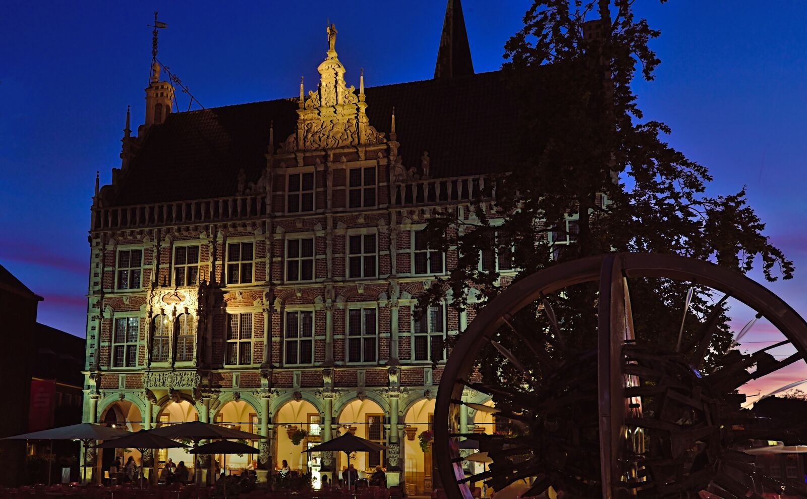 Canon EOS 6D sample photo. The historic town hall photography