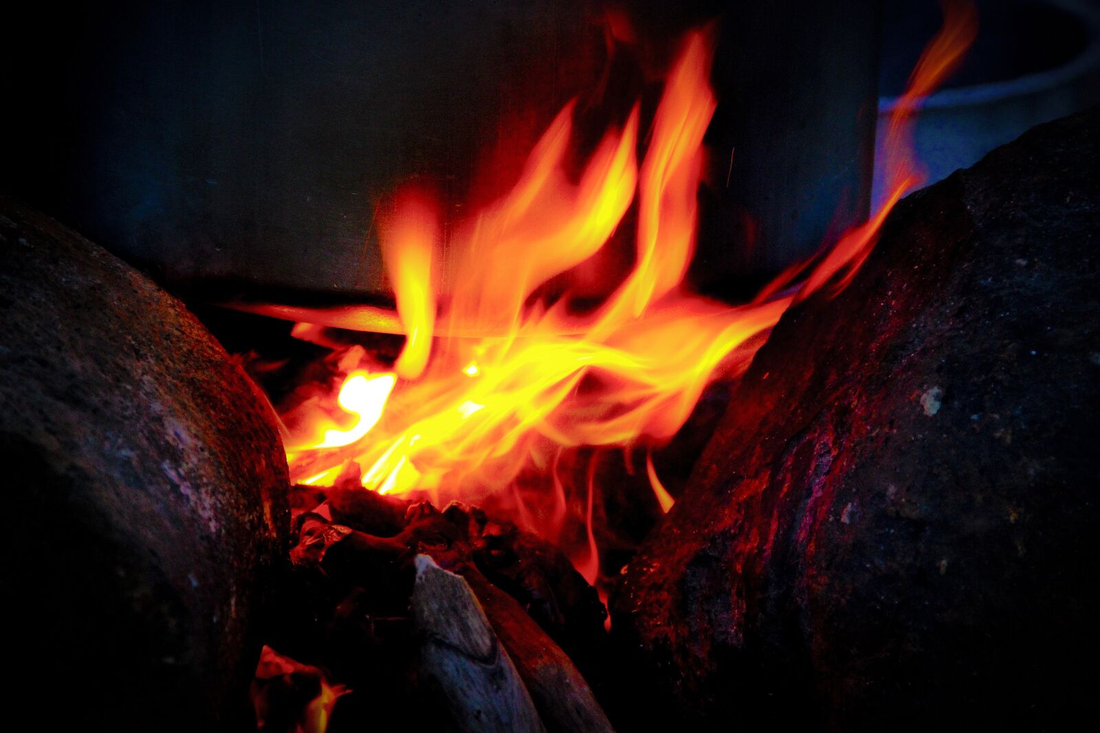 Canon EOS 600D (Rebel EOS T3i / EOS Kiss X5) sample photo. Still, fire, camp photography