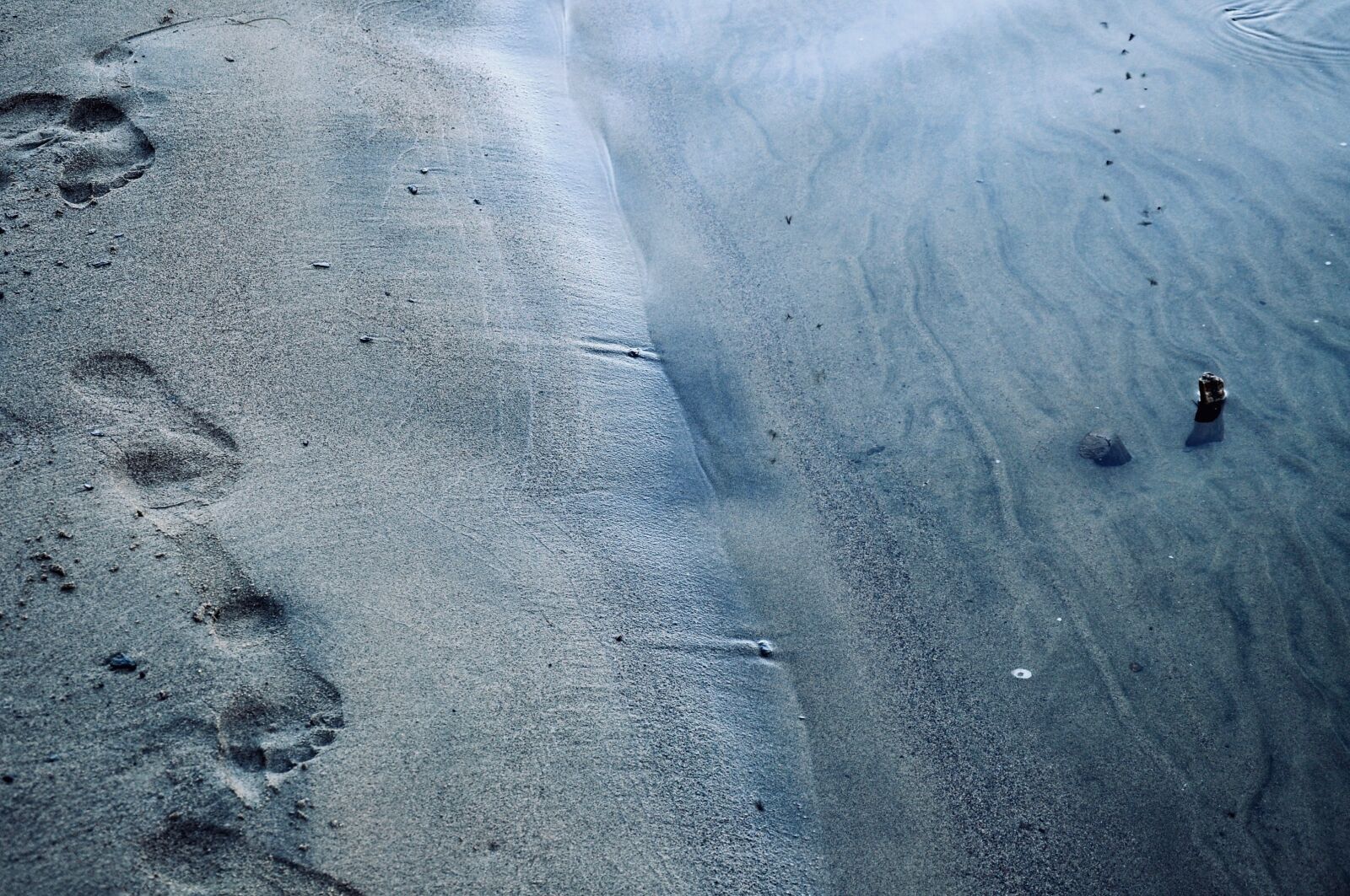 Nikon D5000 sample photo. Water, footprint, sand photography