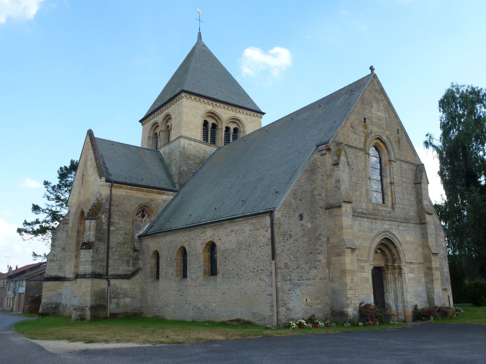Panasonic Lumix DMC-ZS10 (Lumix DMC-TZ20 / Lumix DMC-TZ22) sample photo. Sainte-catherine, church, france photography