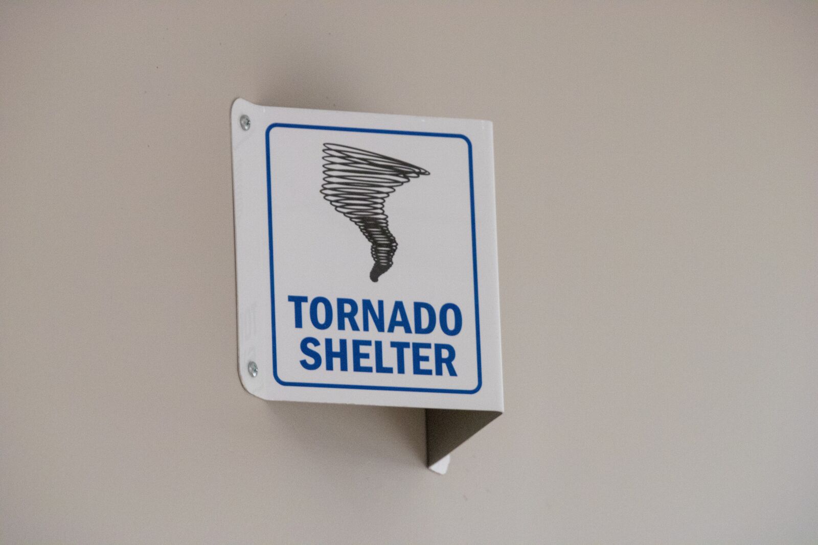 Canon EOS 750D (EOS Rebel T6i / EOS Kiss X8i) sample photo. Tornado warning, tornado shelter photography
