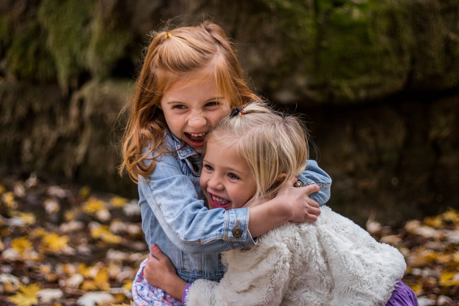 Canon EOS 80D sample photo. 2, girls, hugging, each photography