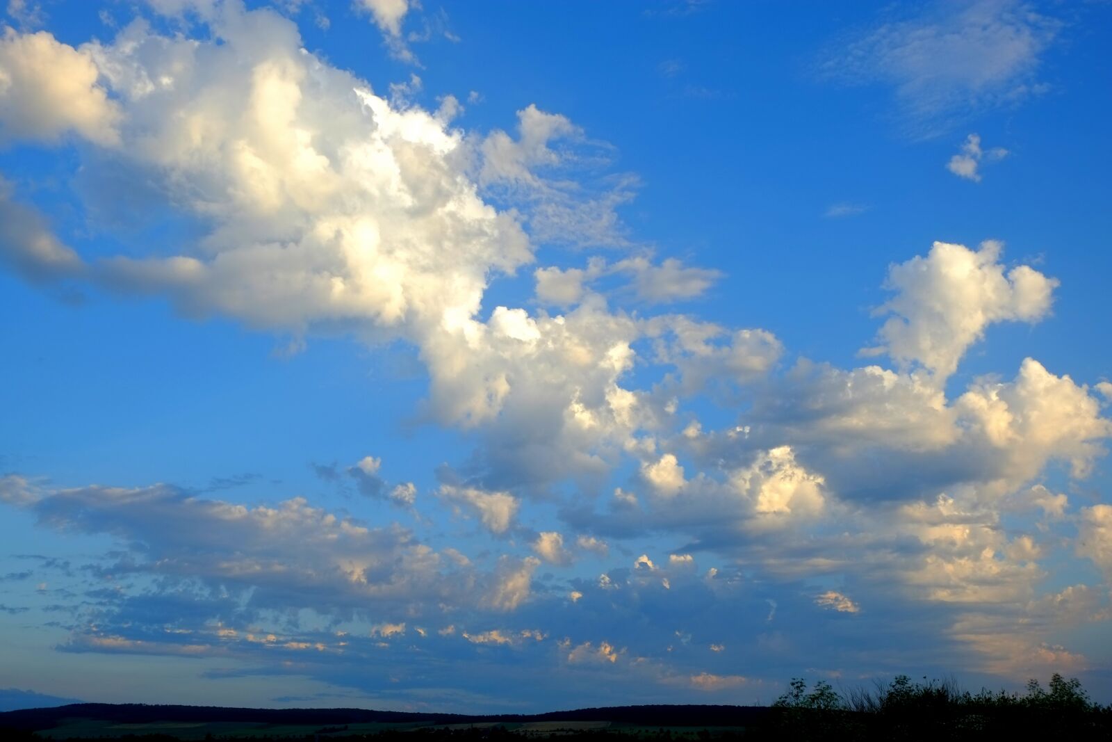 Fujifilm X-E1 sample photo. Clouds, cloud cover, sky photography