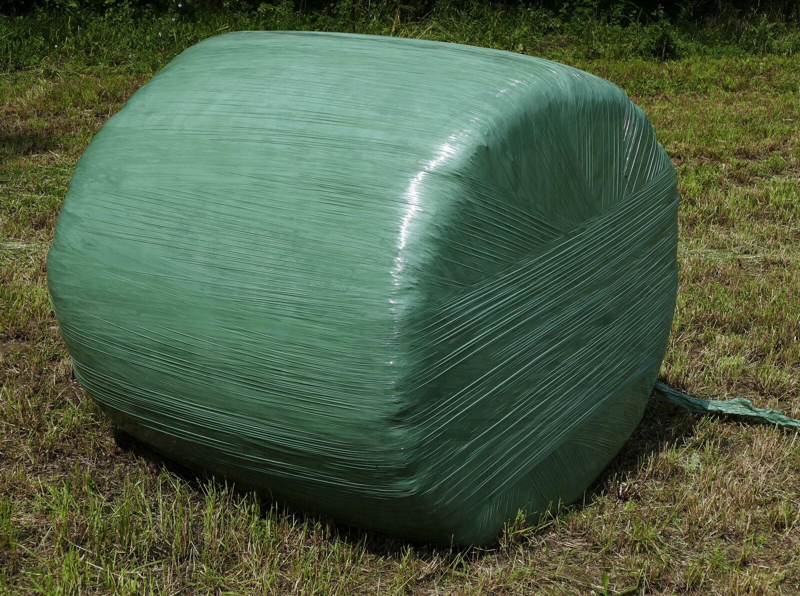 Panasonic Lumix DMC-FZ1000 sample photo. Bale, silage bales, silage photography