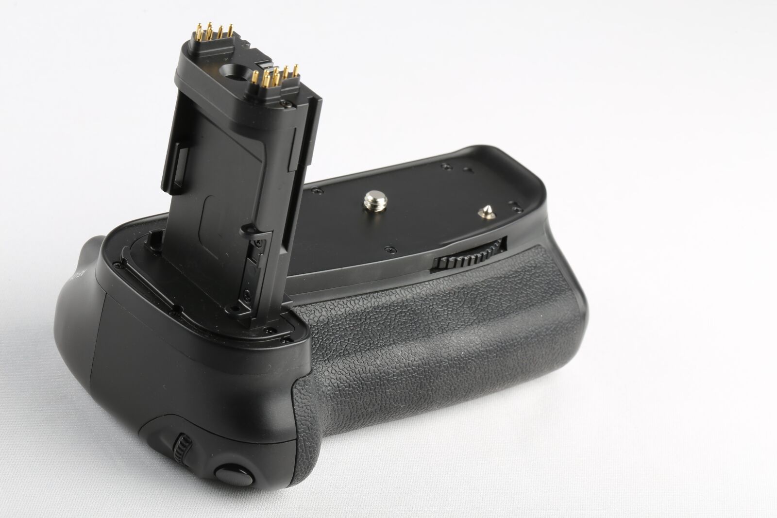 Canon EF 100mm F2.8L Macro IS USM sample photo. Battery grip, camera accessory photography